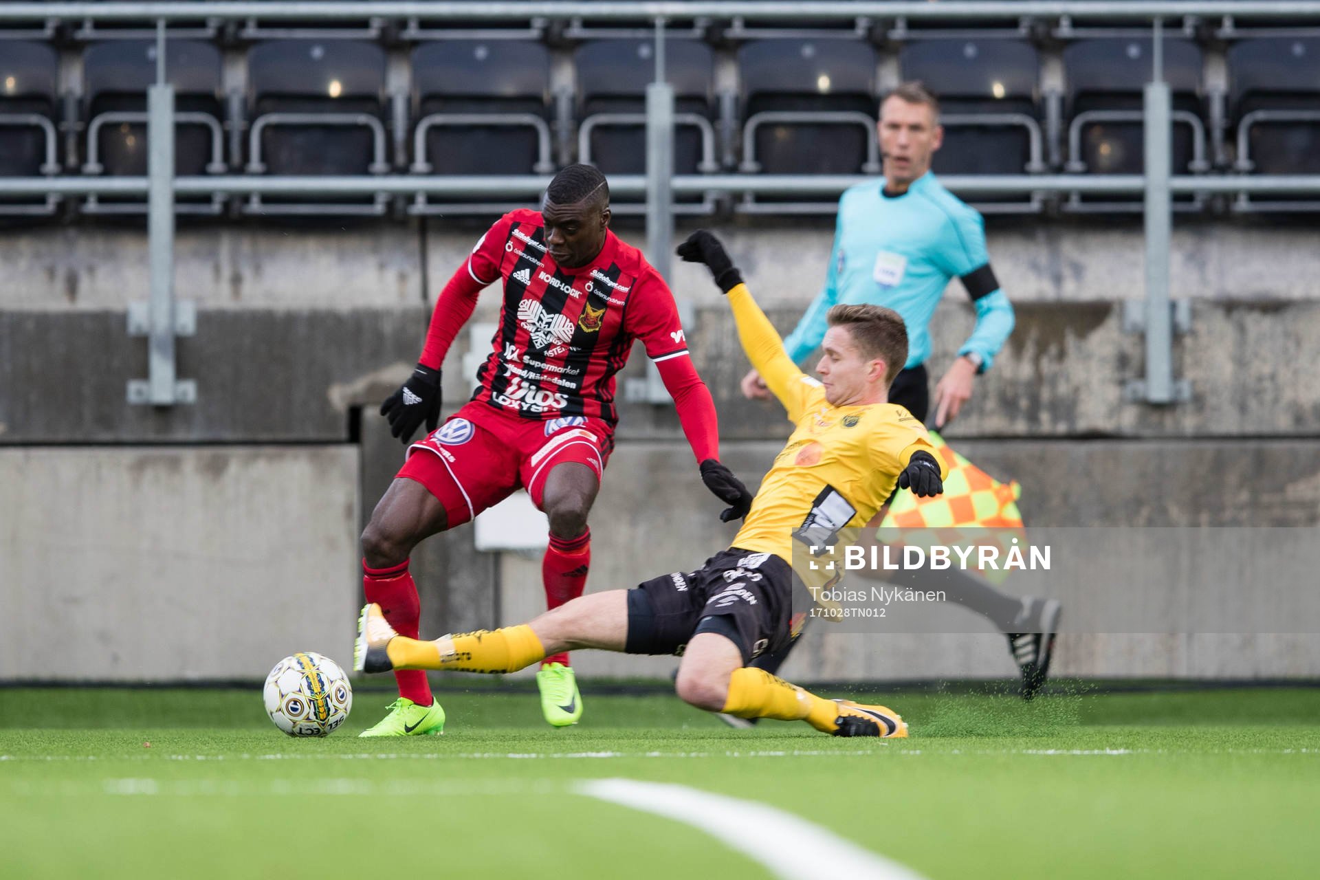 Östersunds Ken Sema mot Elfsborgs Adam Lundqvist