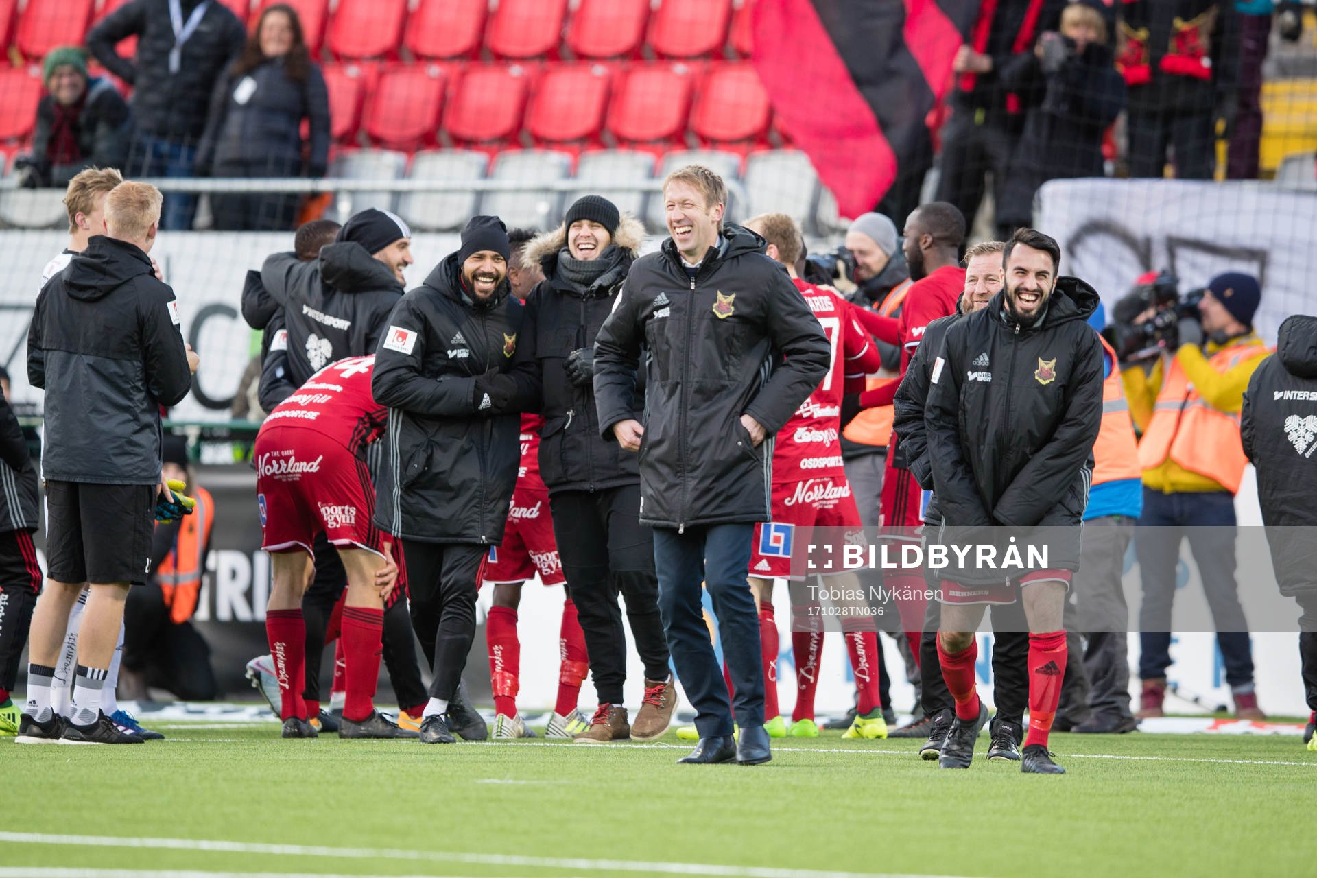 Östersunds tränare Graham Potter skrattar