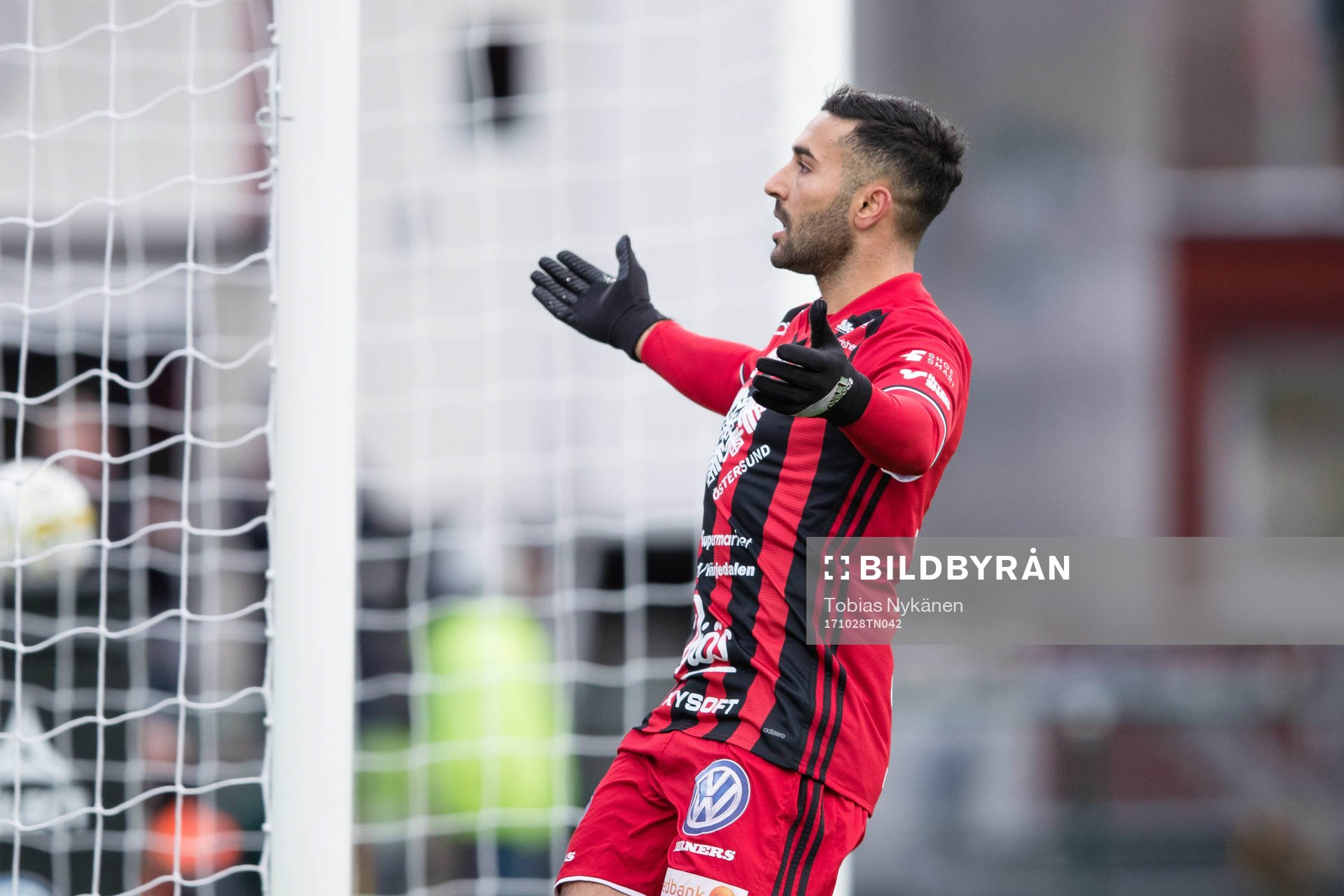 Östersunds Saman Ghoddos jublar