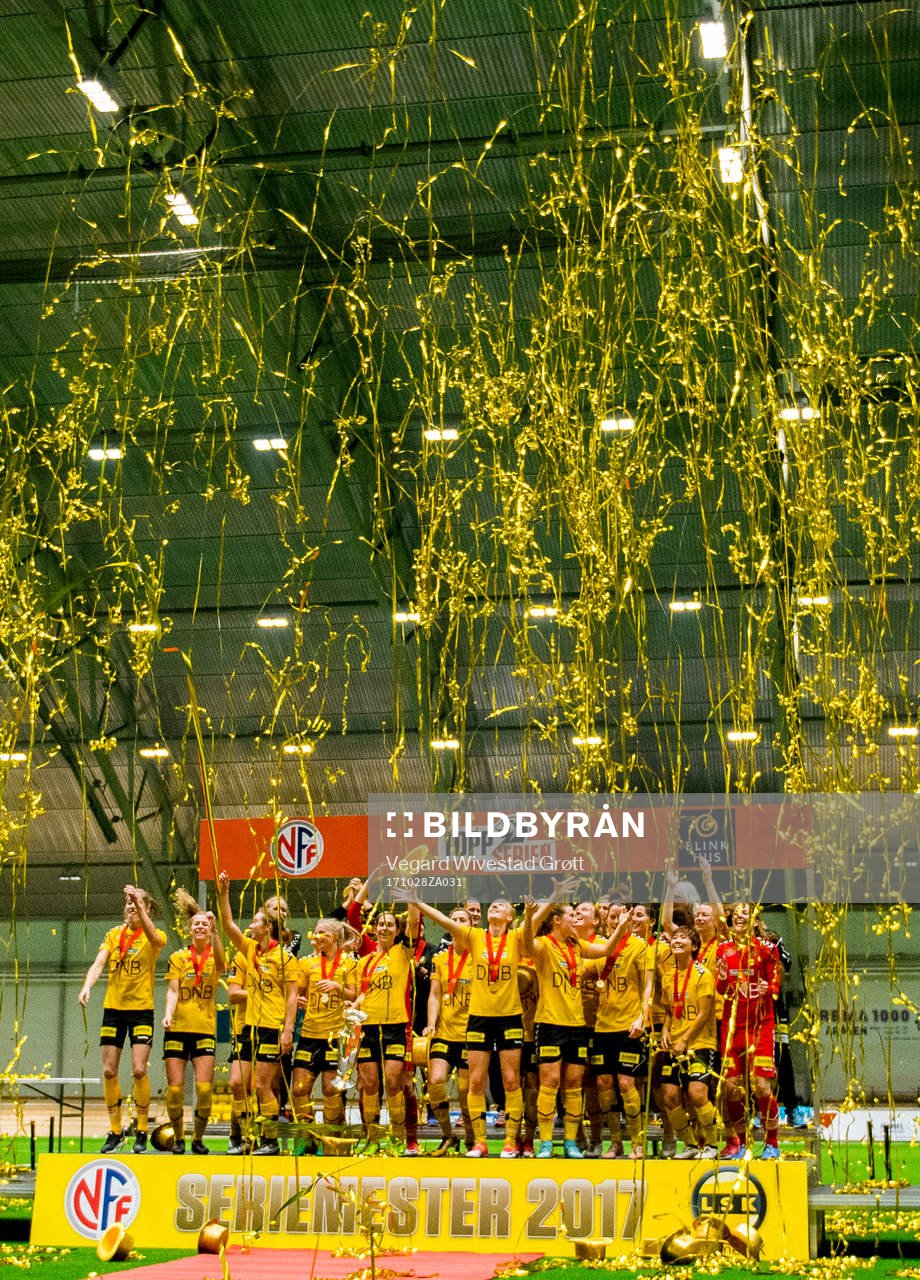 LSK Kvinner celebrates winning the league