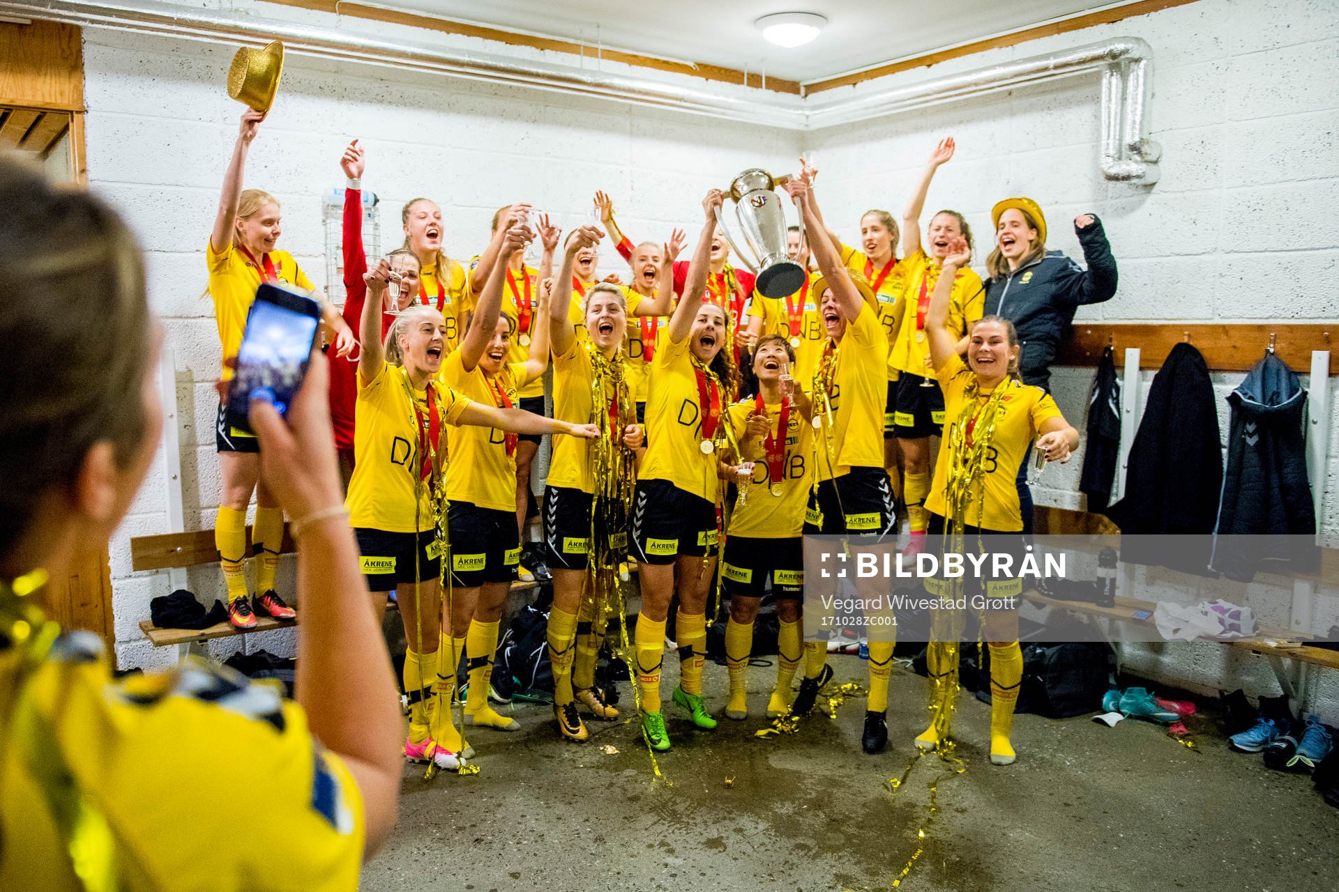 LSK Kvinner celebrates in the dressing room after winning the league during the Toppserien match between LSK Kvinner and Stabæk on October 28, 2017 in Lillestrøm.