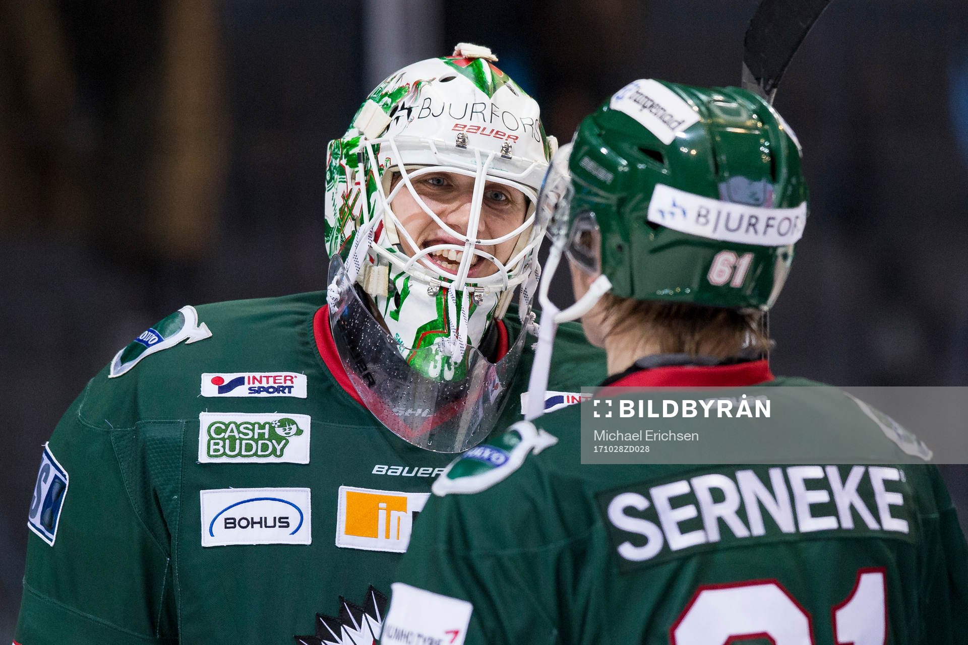 Frölundas målvakt Johan Mattsson jublar ihop med Lias