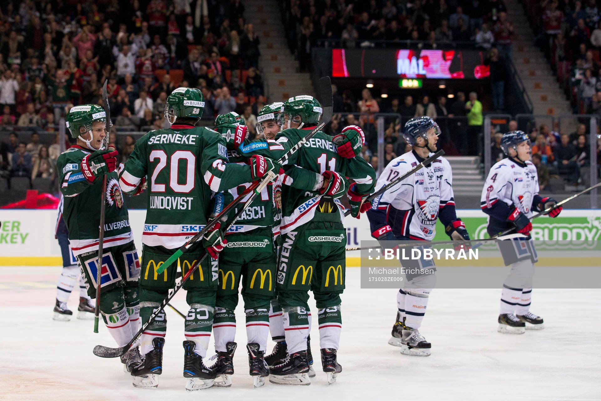 Frölundas Ryan Lasch jublar och omfamnas