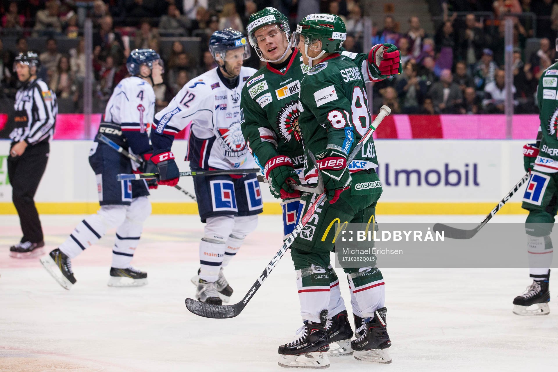 Frölundas Ryan Lasch jublar ihop med Victor Olofsson
