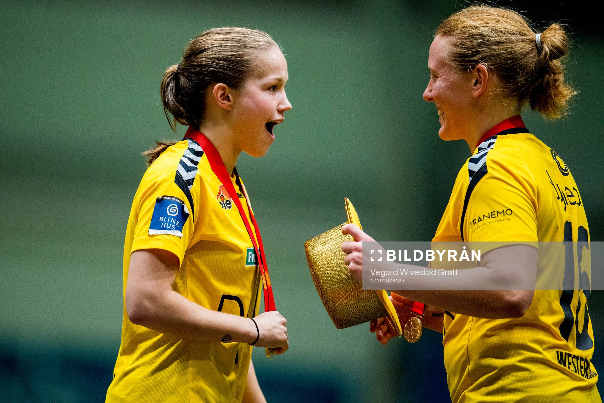 Guro Reiten and Anna Åsa Olivia Westerlund of LSK Kvinner