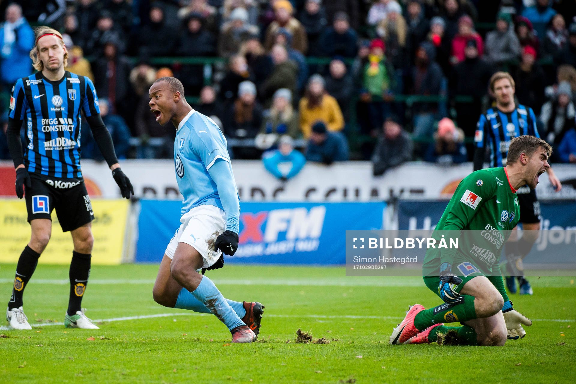 Malmö FFs Carlos Strandberg jublar samtidigt som Sirius