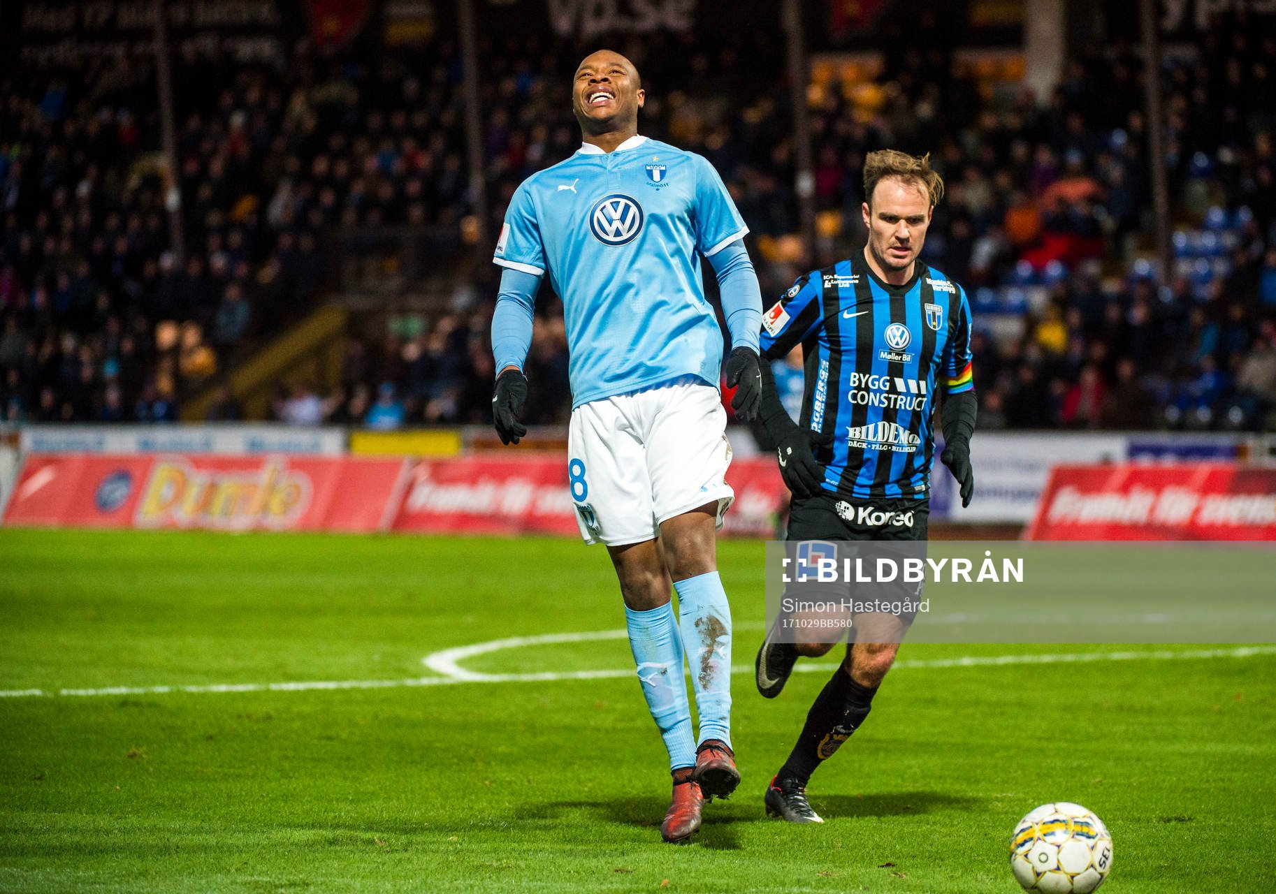 Malmö FFs Carlos Strandberg får ont