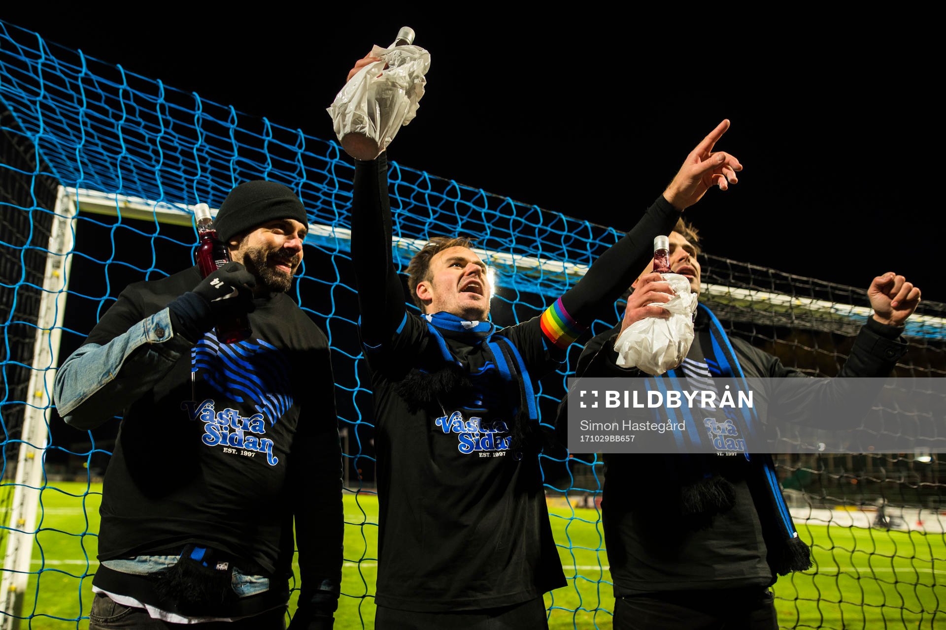 Sirius Niklas Busch Thor , Ante Björkebaum jublar efter sin sista hemmamatch på Studenternas IP efter fotbollsmatchen i Allsvenskan mellan Sirius och Malmö FF den 29 oktober 2017 i Uppsala.