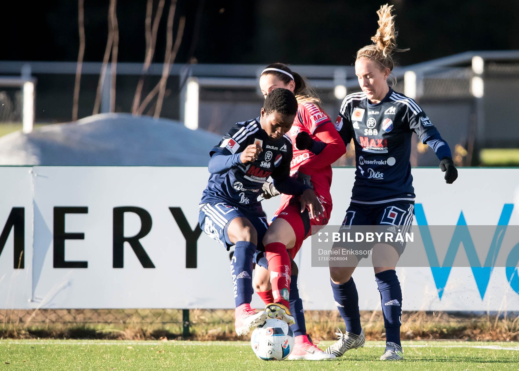 Kvarnsvedens Temwa Chawinga i fotbollsmatchen i