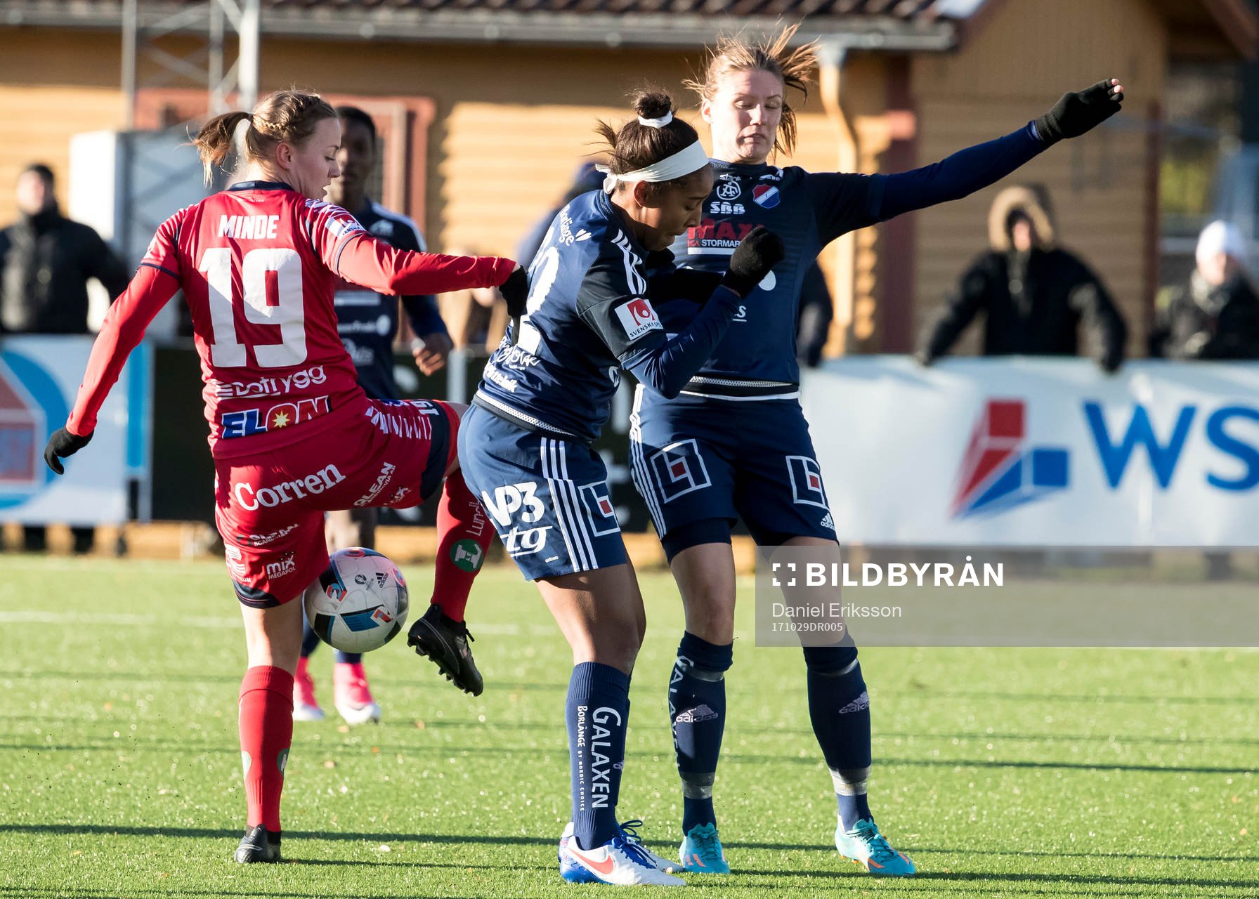 Kvarnsvedens Brianne Reed och Linköpings Kristine Minde  i
