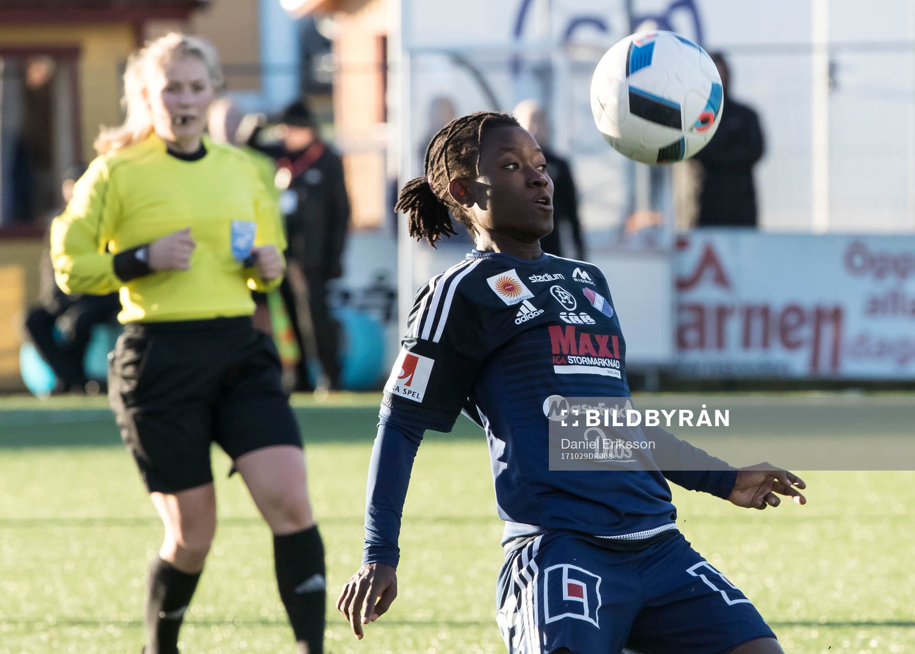 Kvarnsvedens Tabitha Chawinga  i fotbollsmatchen i