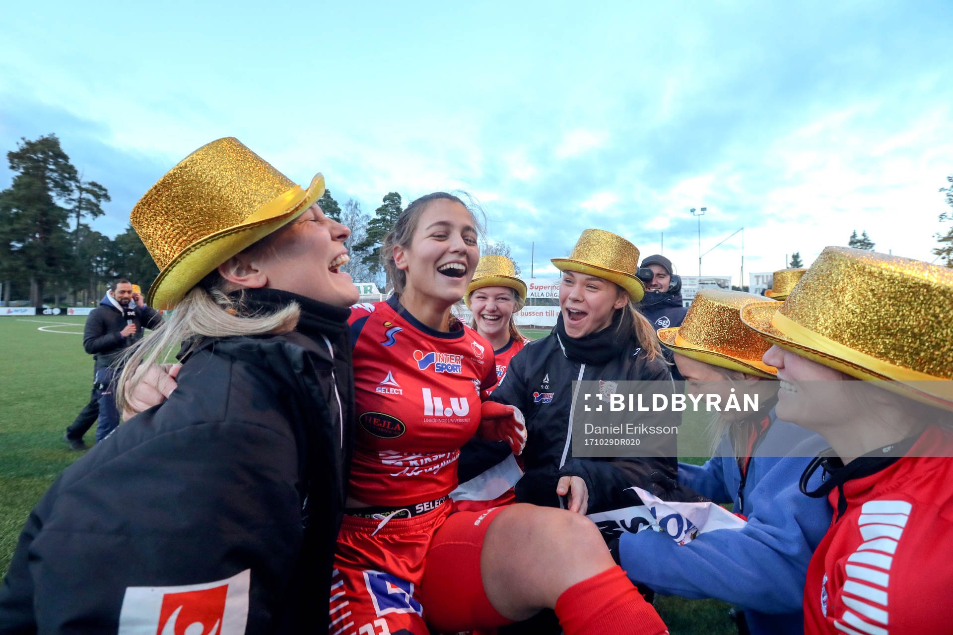 Linköpings Marija Banusic jublar efter fotbollsmatchen i damallsvenskan mellan Kvarnsveden och Linköping den 29 oktober 2017 i Borlänge.