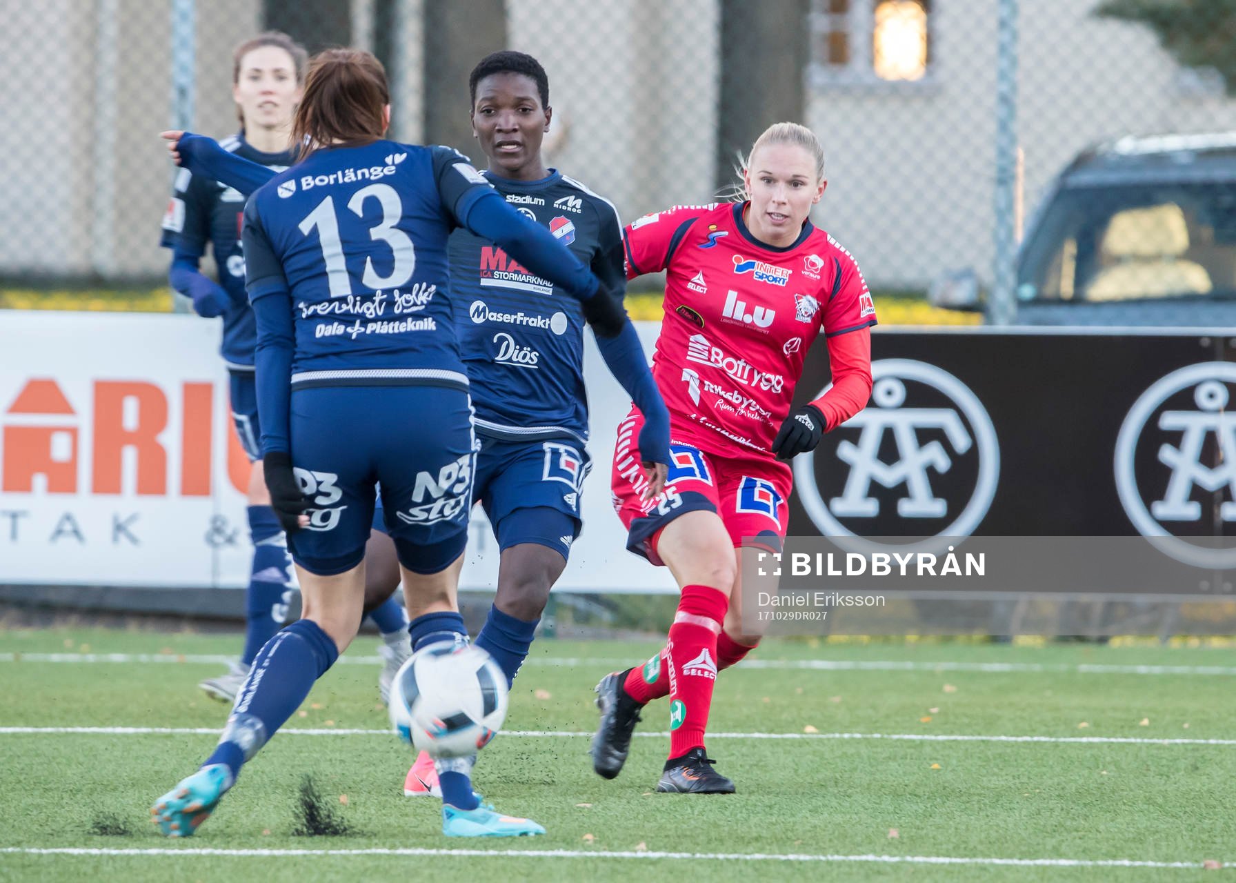 Kvarnsvedens Temwa Chawinga och Linköpings Jonna Andersson