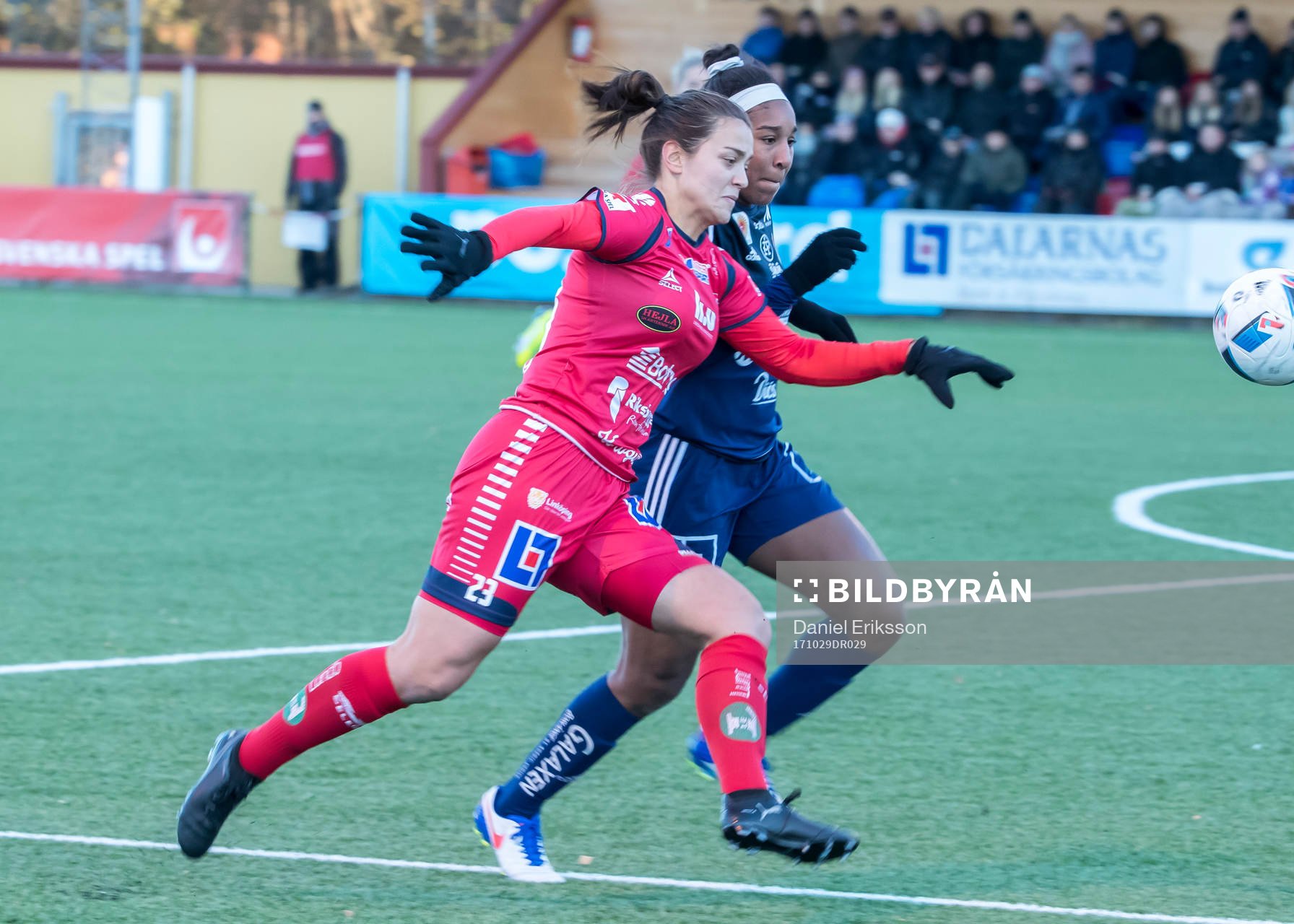 Kvarnsvedens BrianneReed och Linköpings Marija Banusic  i