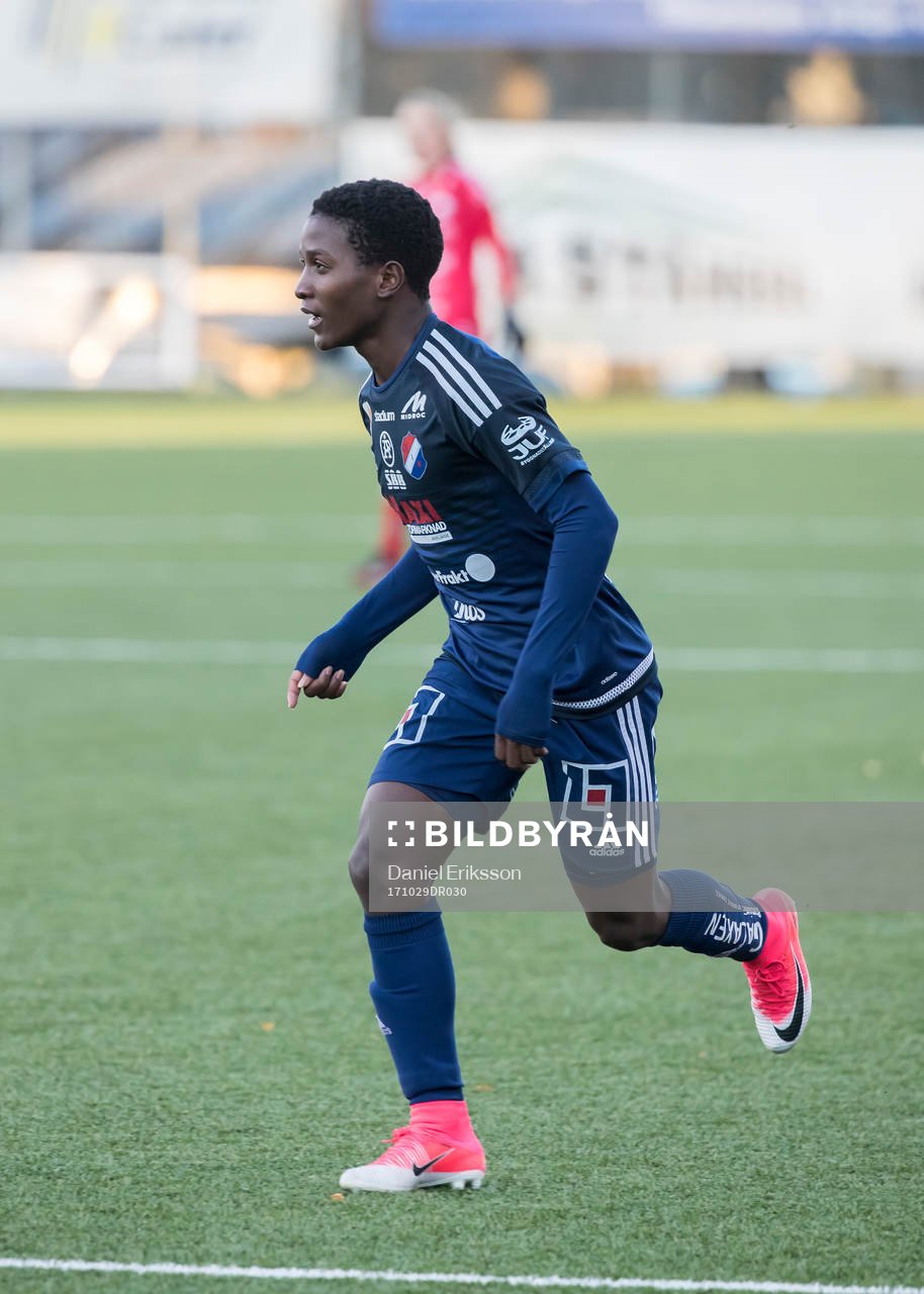 Kvarnsveden Temwa Chawinga i fotbollsmatchen i
