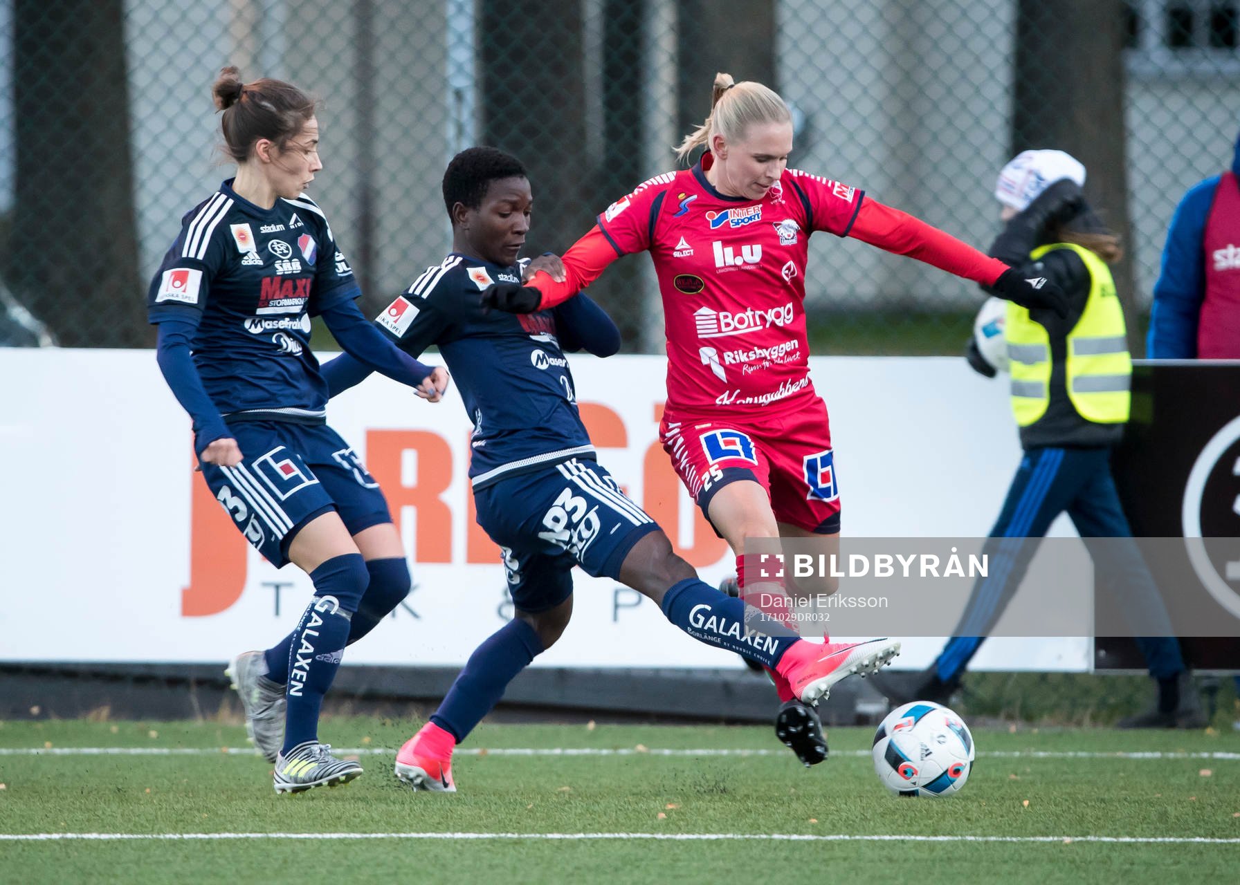 Kvarnsveden Temwa Chawinga i fotbollsmatchen i