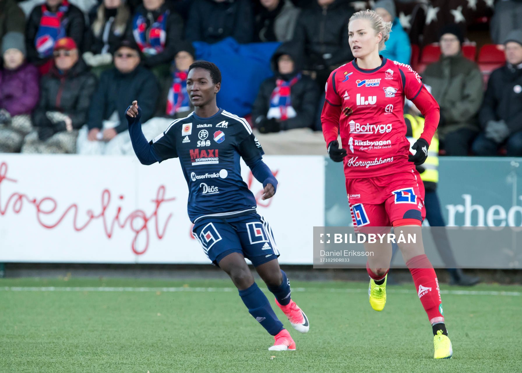 Kvarnsveden Temwa Chawinga i fotbollsmatchen i