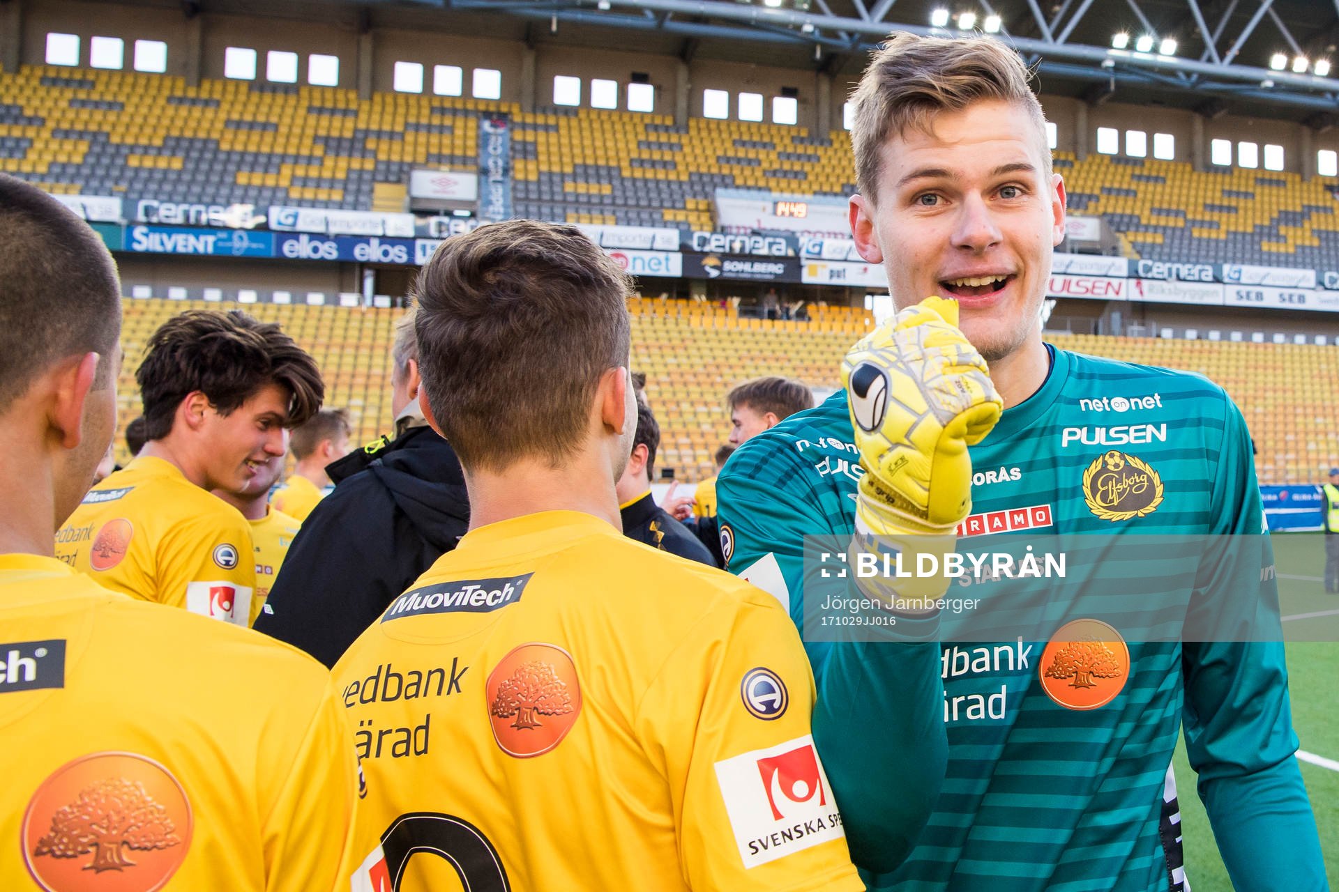 Elfsborgs målvakt Tim Rönning jublar