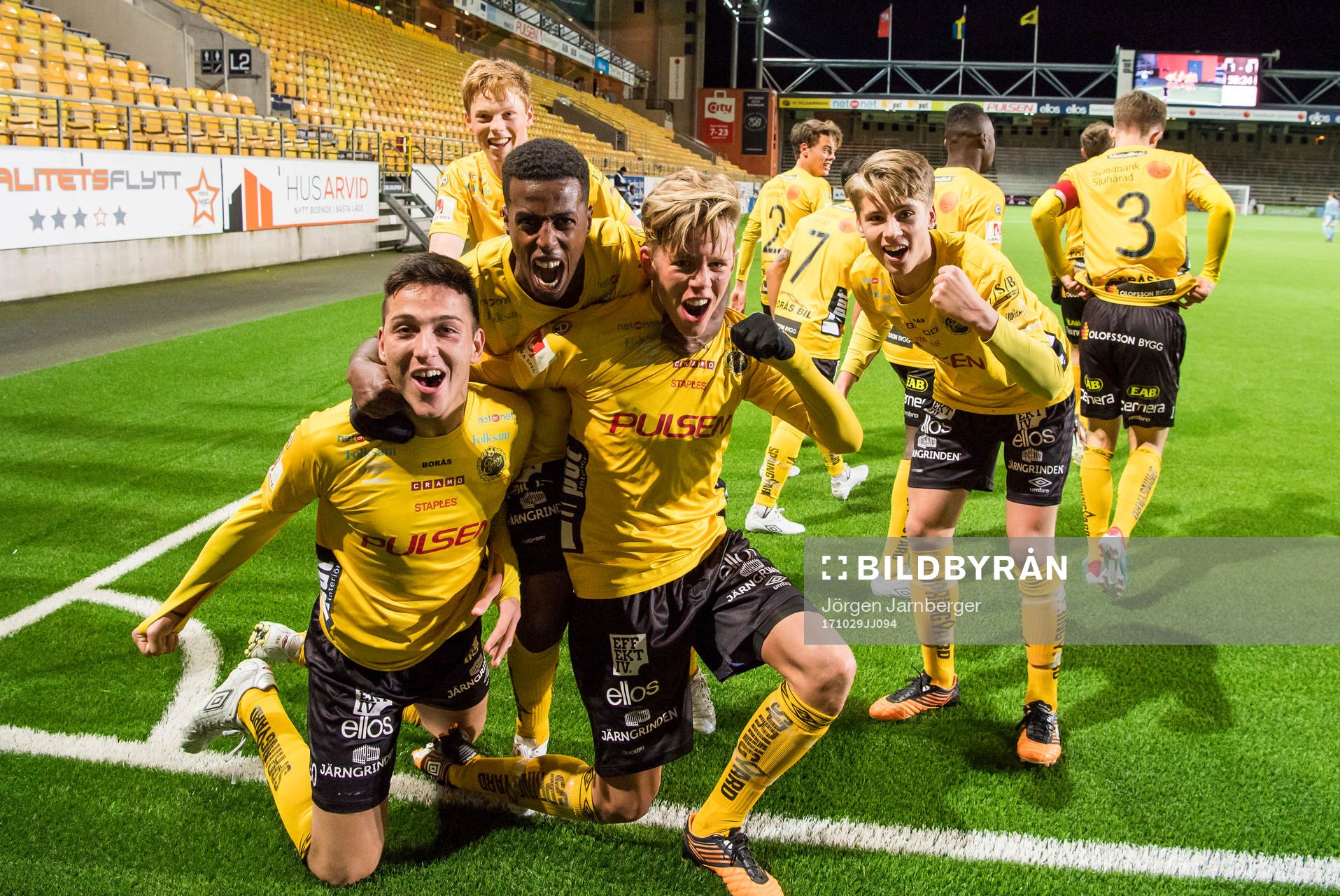 Elfsborgs Aleksandar Ceganjac jublar med Nattnael Zerai,