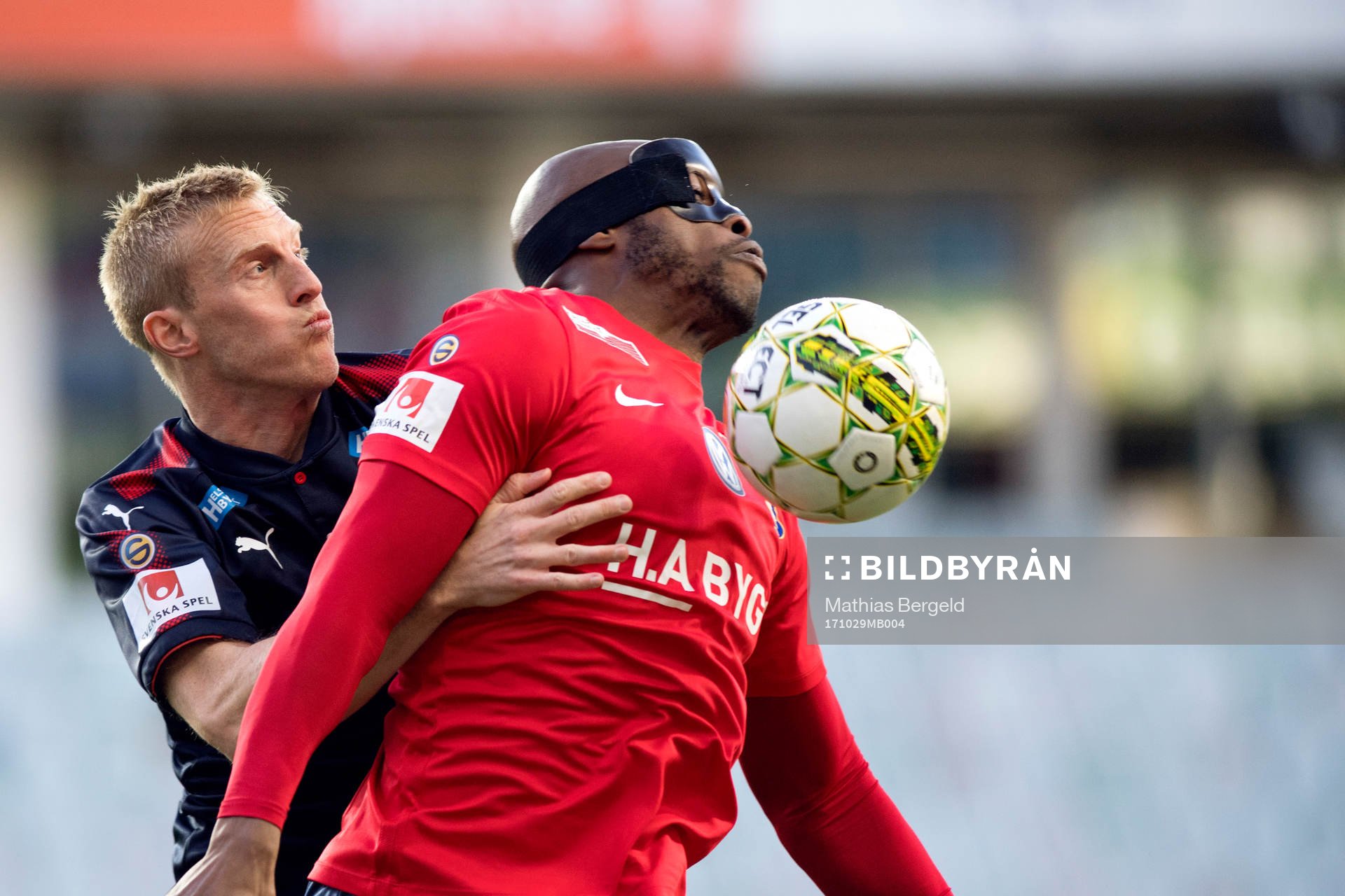 Helsingborgs Peter Larsson och Örgrytes Hakeem Araba