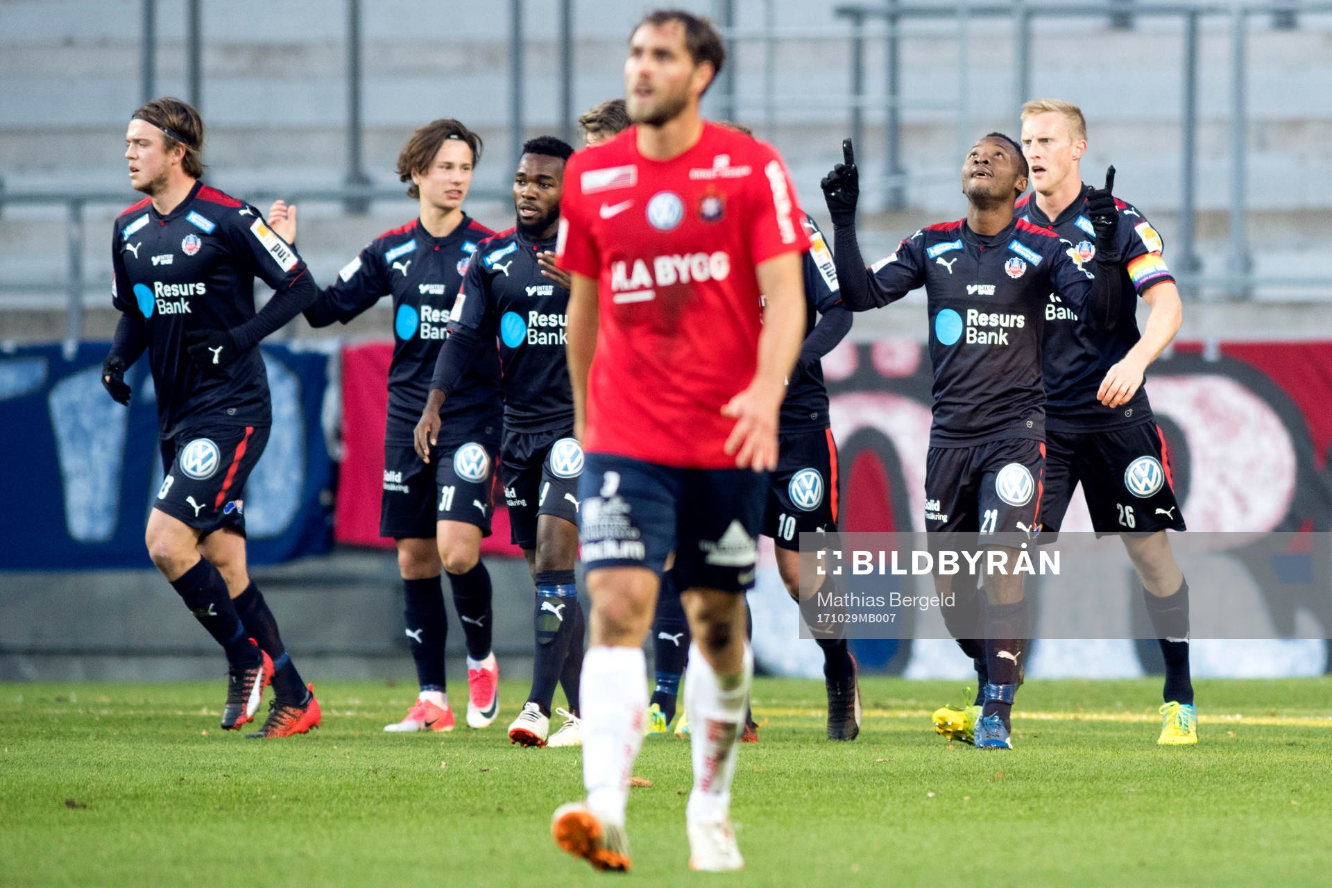 Helsingborgs Monday Samuel jublar med lagkamrater