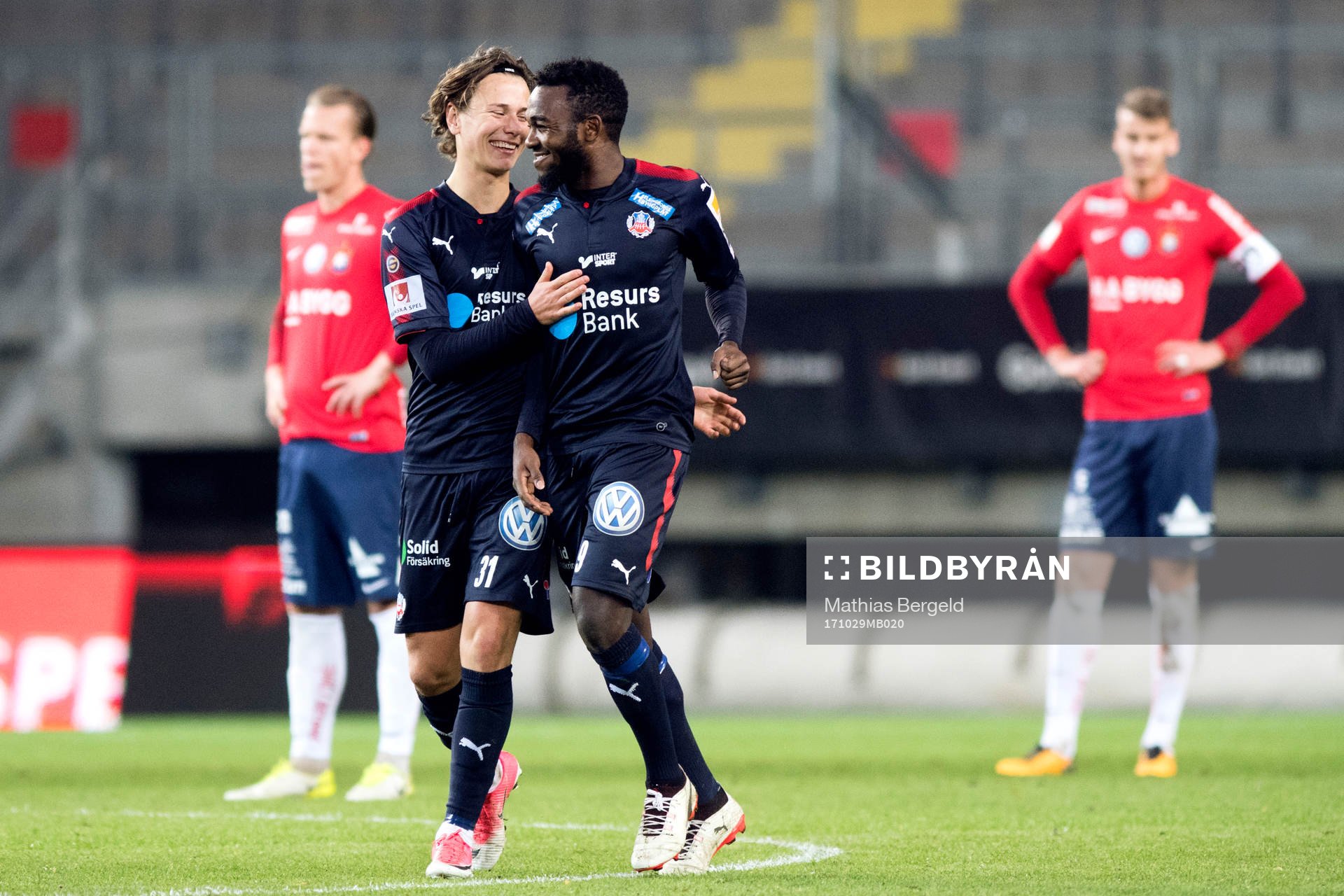 Helsingborgs Alex Timossi Andersson och Lumala Abdu  jublar