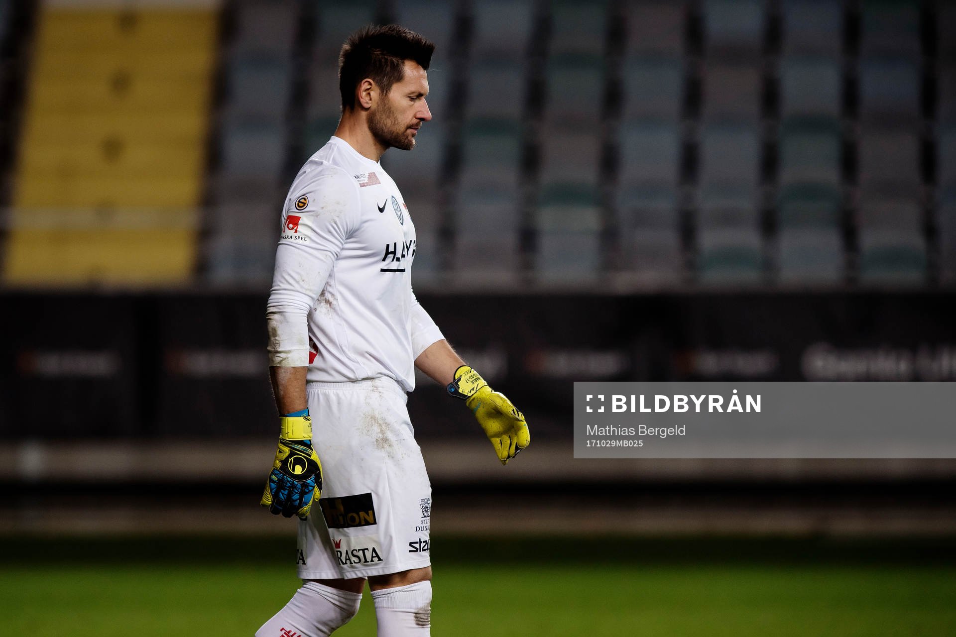 Örgrytes målvakt Stojan Lukic deppar