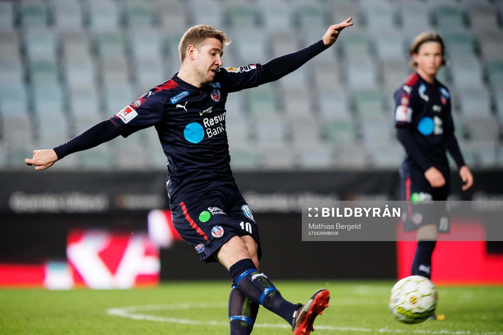 Helsingborgs Darijan Bojanic gör 0-3-målet på frispark