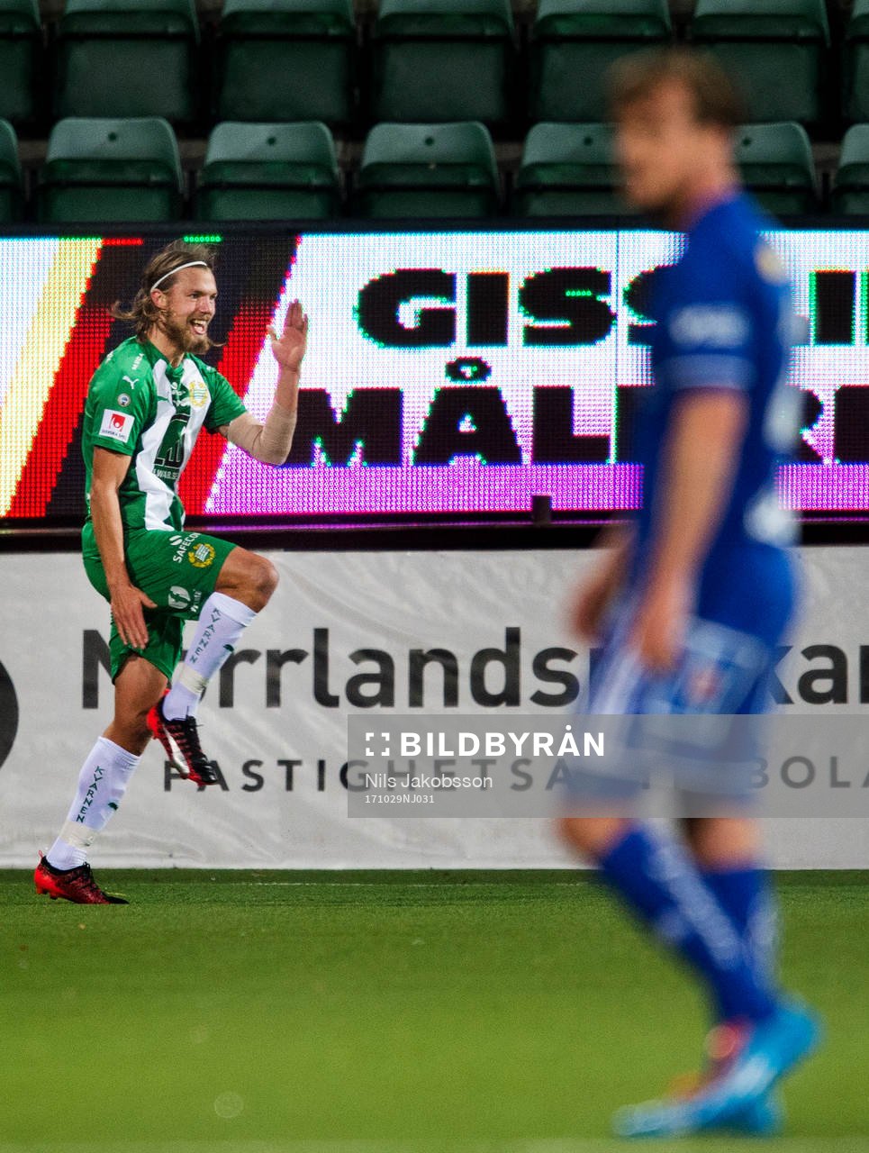 Hammarbys Björn Paulsen jublar och Sundsvalls Eric Larsson