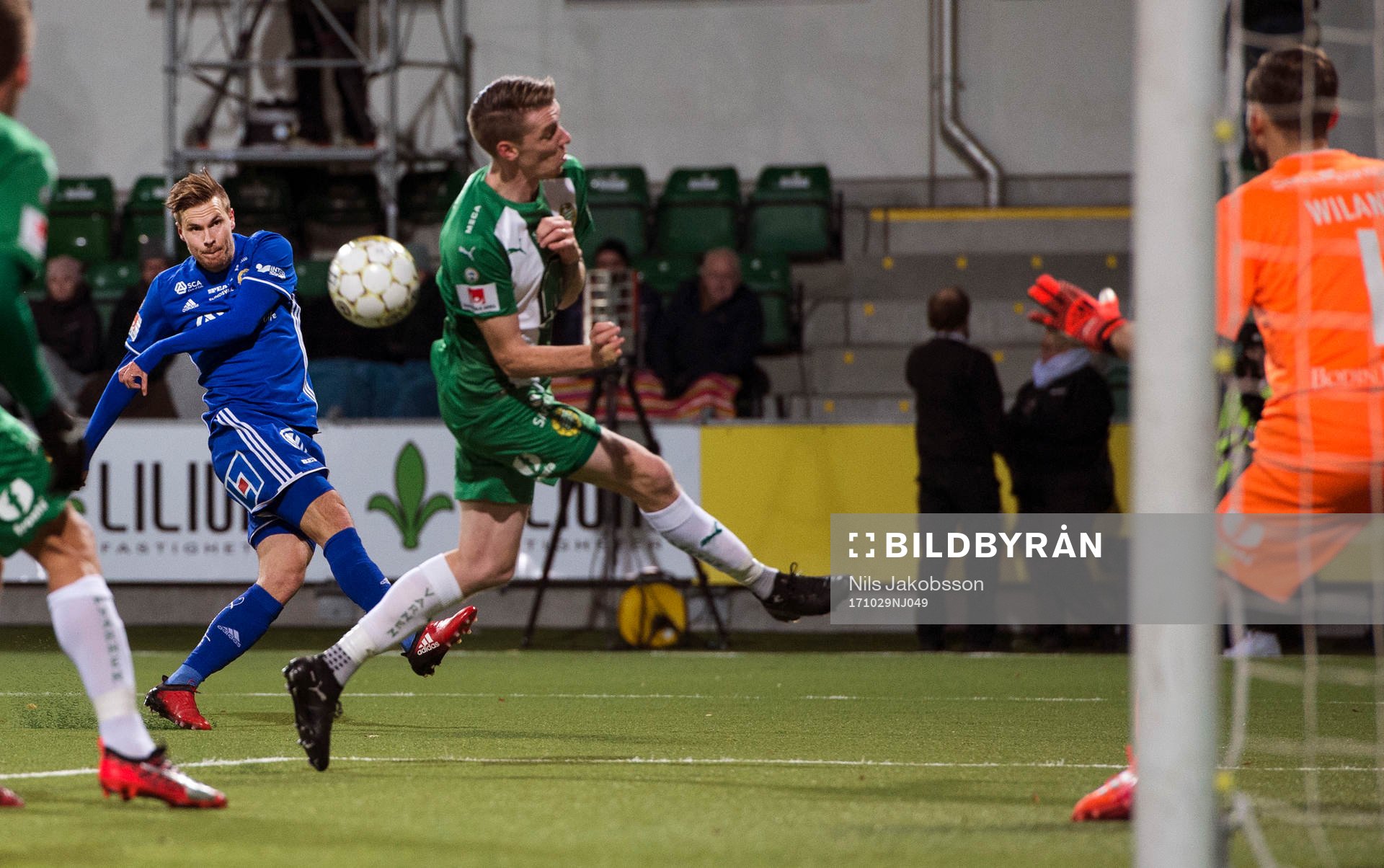 Sundsvalls Sebastian Rajalakso med ett skott mot Hammarbys