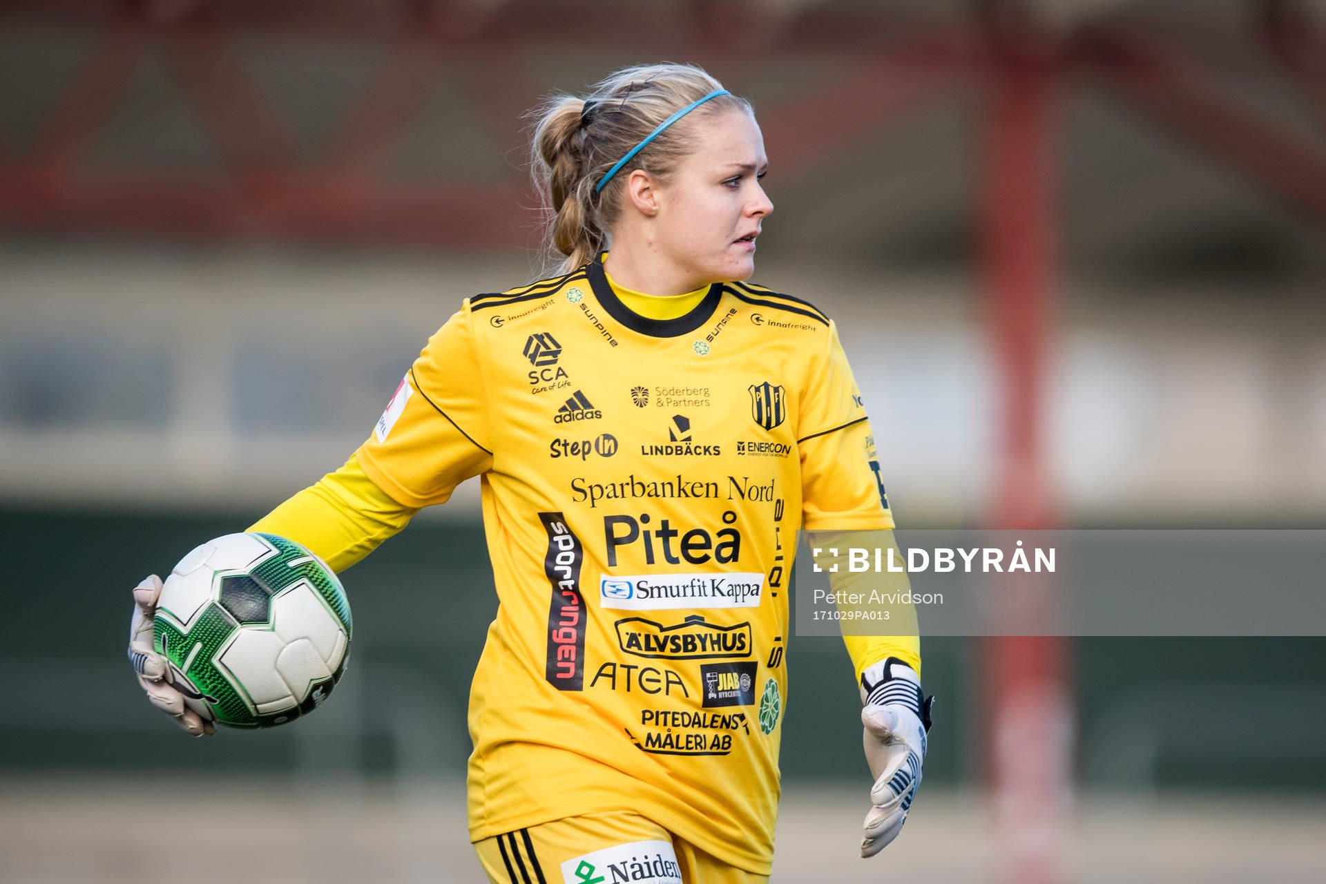 Piteås målvakt Hilda Carlén under fotbollsmatchen i Damallsvenskan mellan Rosengård och Piteå den 29 oktober 2017 i Malmö.