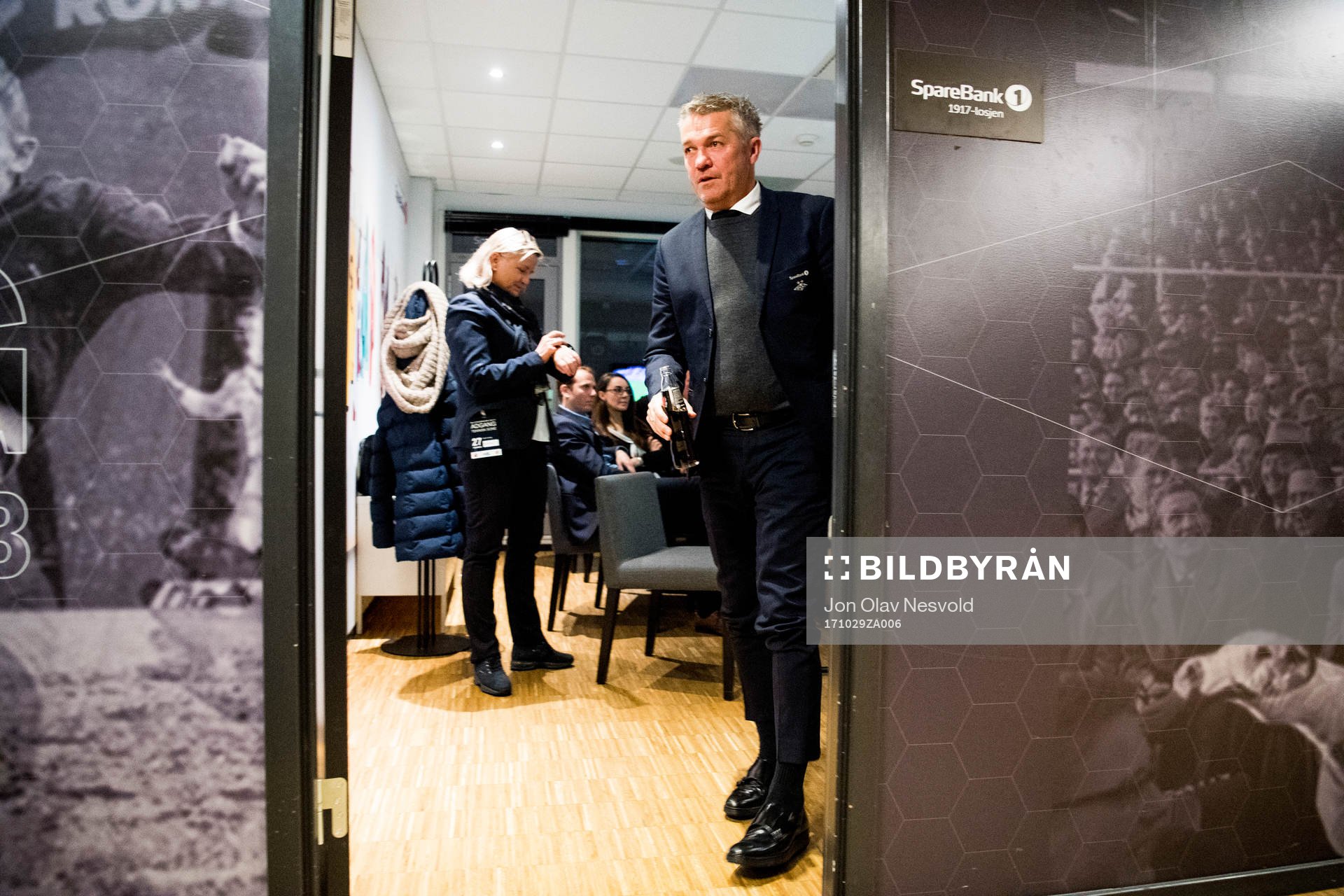 Kåre Ingebrigtsen, head coach of Rosenborg, watches the match Vålerenga - Molde on television after the Eliteserien match between Rosenborg and Stabæk on October 29, 2017 in Trondheim.