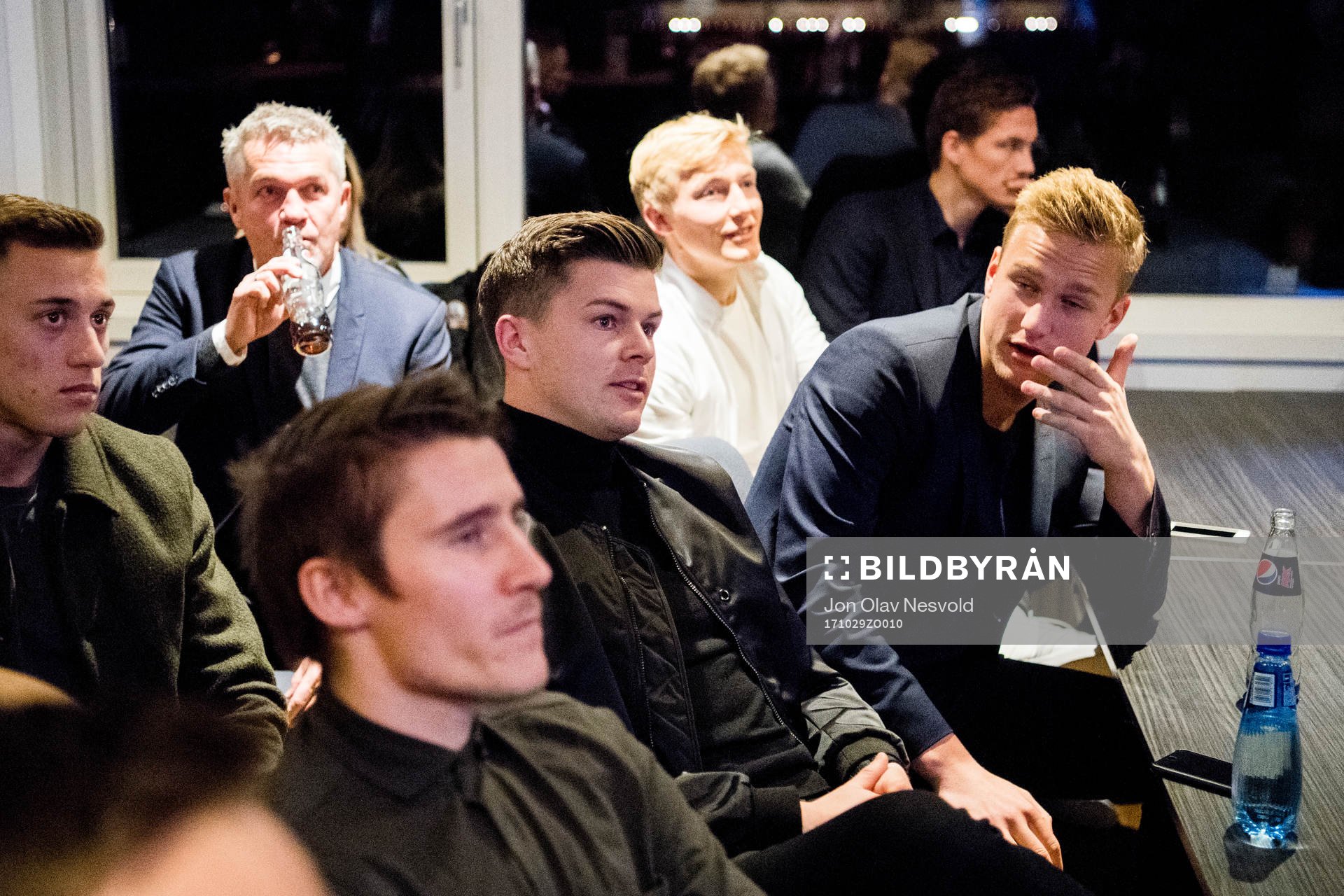 Kåre Ingebrigtsen, head coach of Rosenborg, and Pål André Helland of Rosenborg watch the match Vålerenga - Molde on television after the Eliteserien match between Rosenborg and Stabæk on October 29, 2017 in Trondheim.