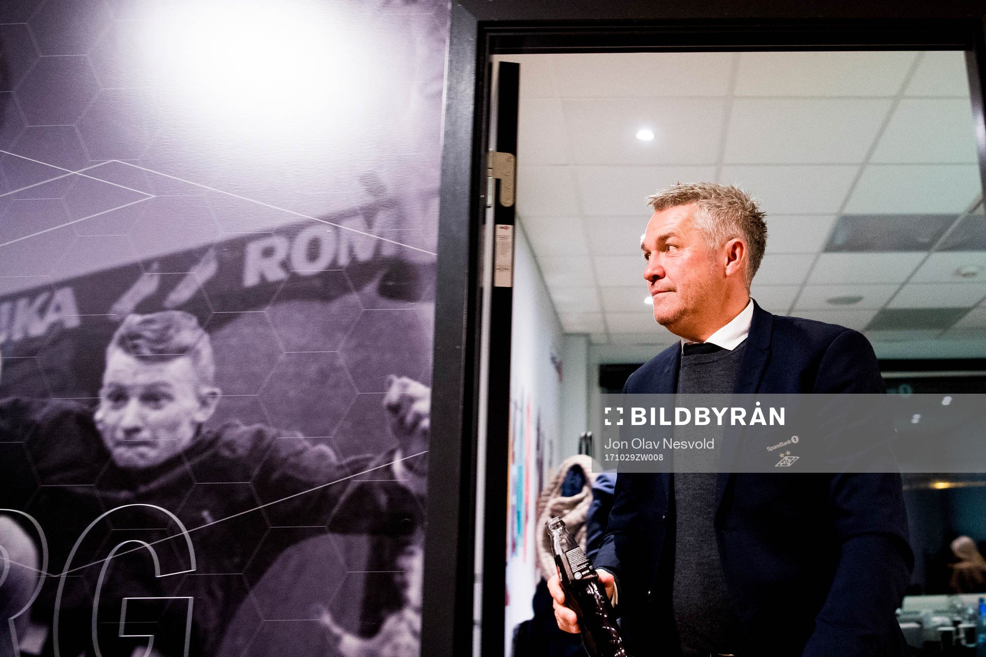 Kåre Ingebrigtsen, head coach of Rosenborg, watches the match Vålerenga - Molde on television after the Eliteserien match between Rosenborg and Stabæk on October 29, 2017 in Trondheim.