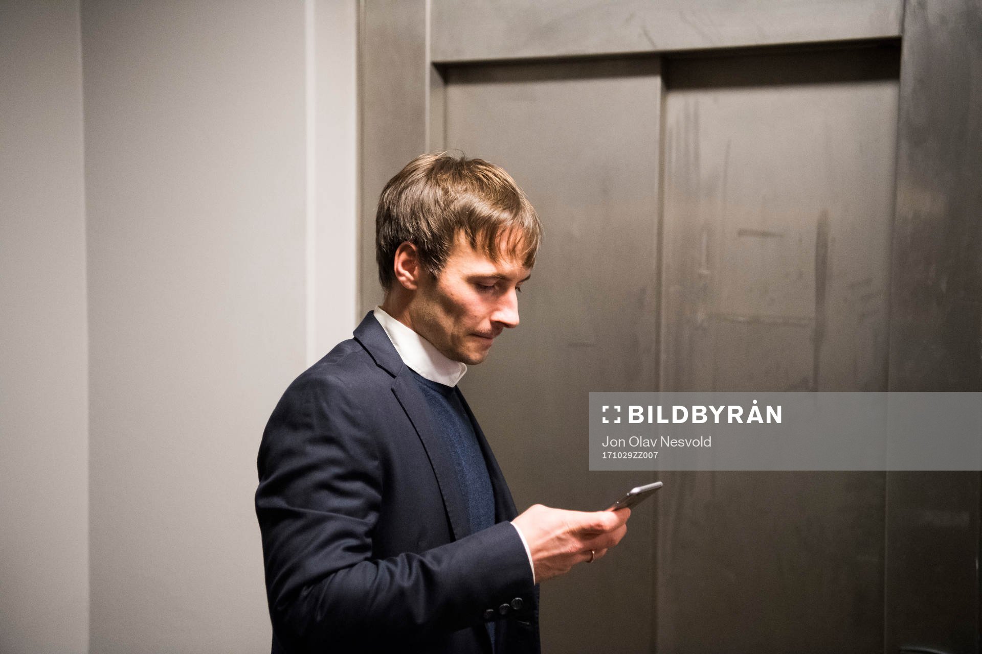 Mike Jensen of Rosenborg after watching the match Vålerenga - Molde on television after the Eliteserien match between Rosenborg and Stabæk on October 29, 2017 in Trondheim.