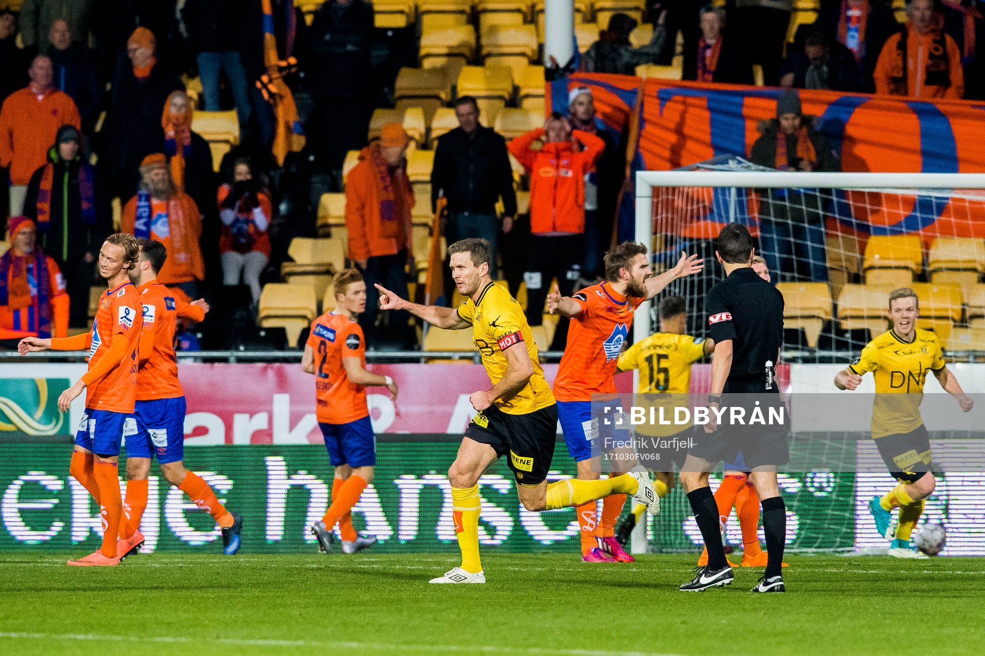 Frode Kippe of Lillestrøm celebrates
