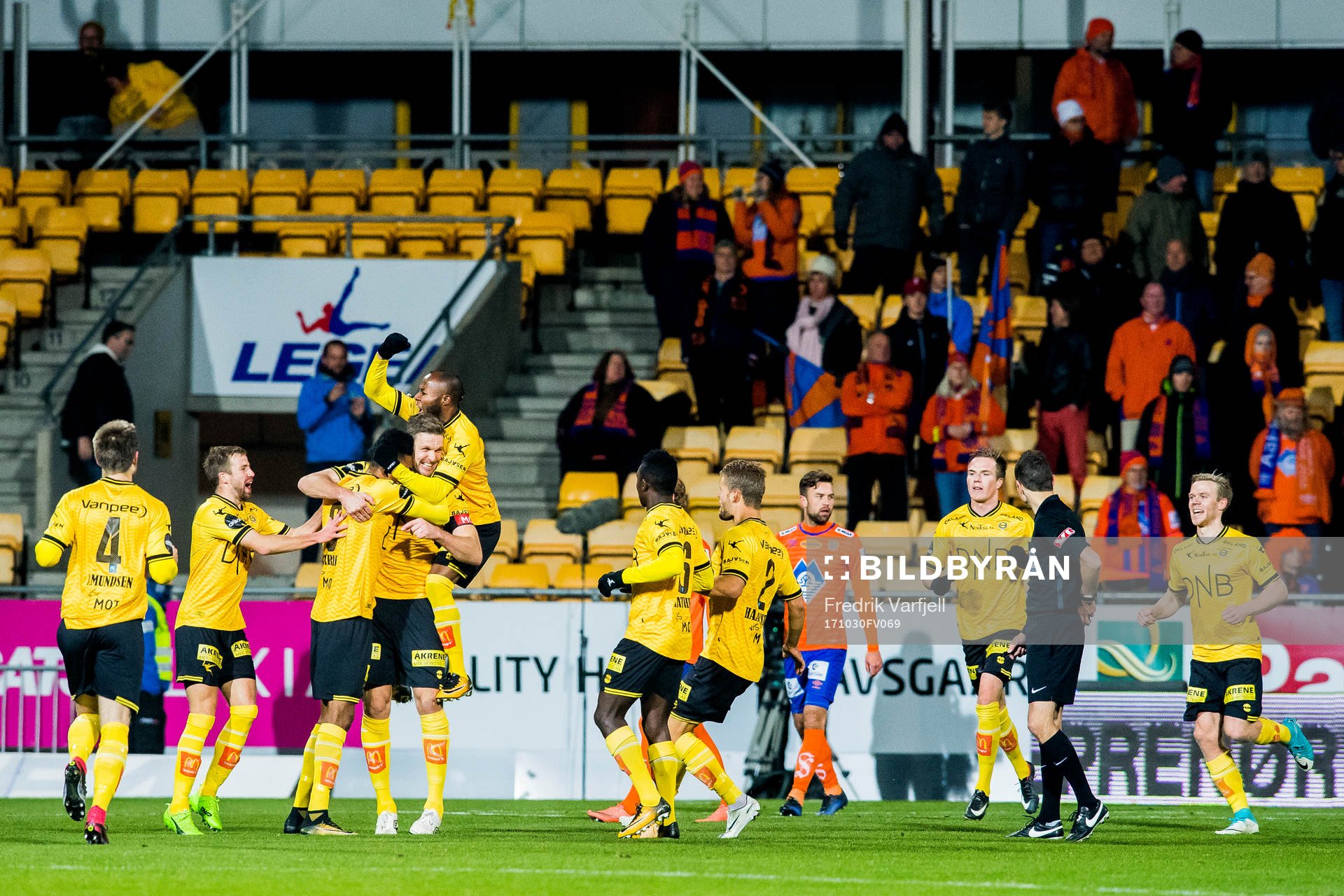 Frode Kippe of Lillestrøm celebrates with his teammates