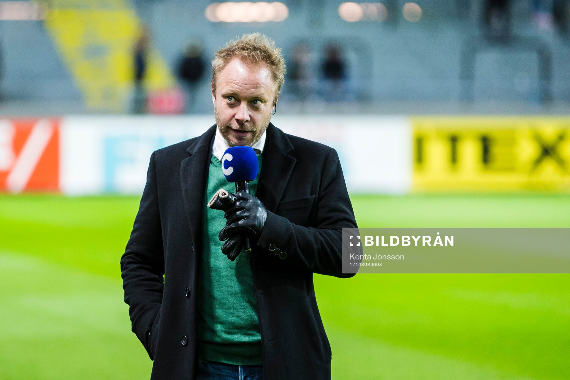 Cmores expert Anders Andersson innan fotbollsmatchen i
