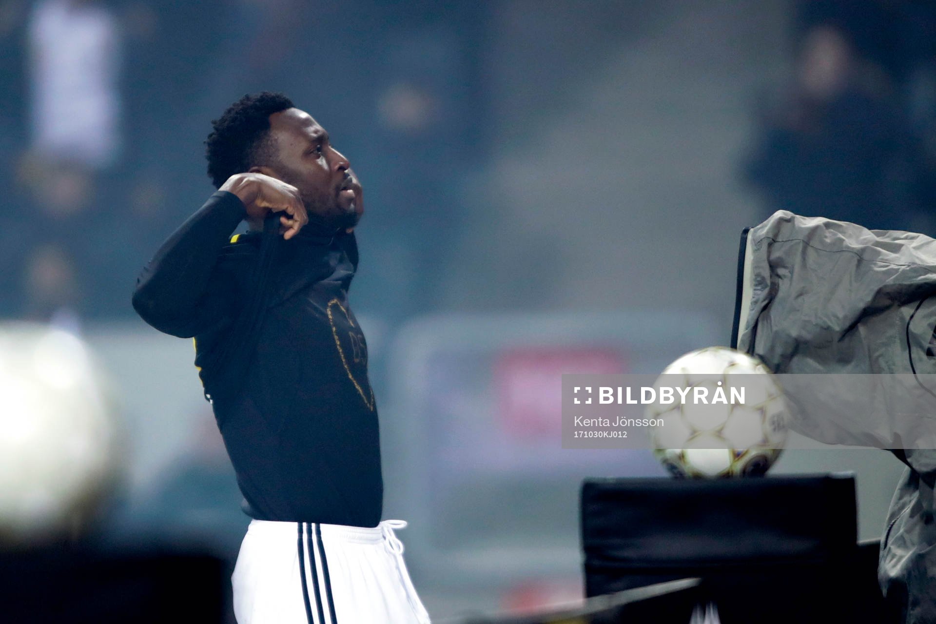 s Chinedu Ogbuke Obasi jublar