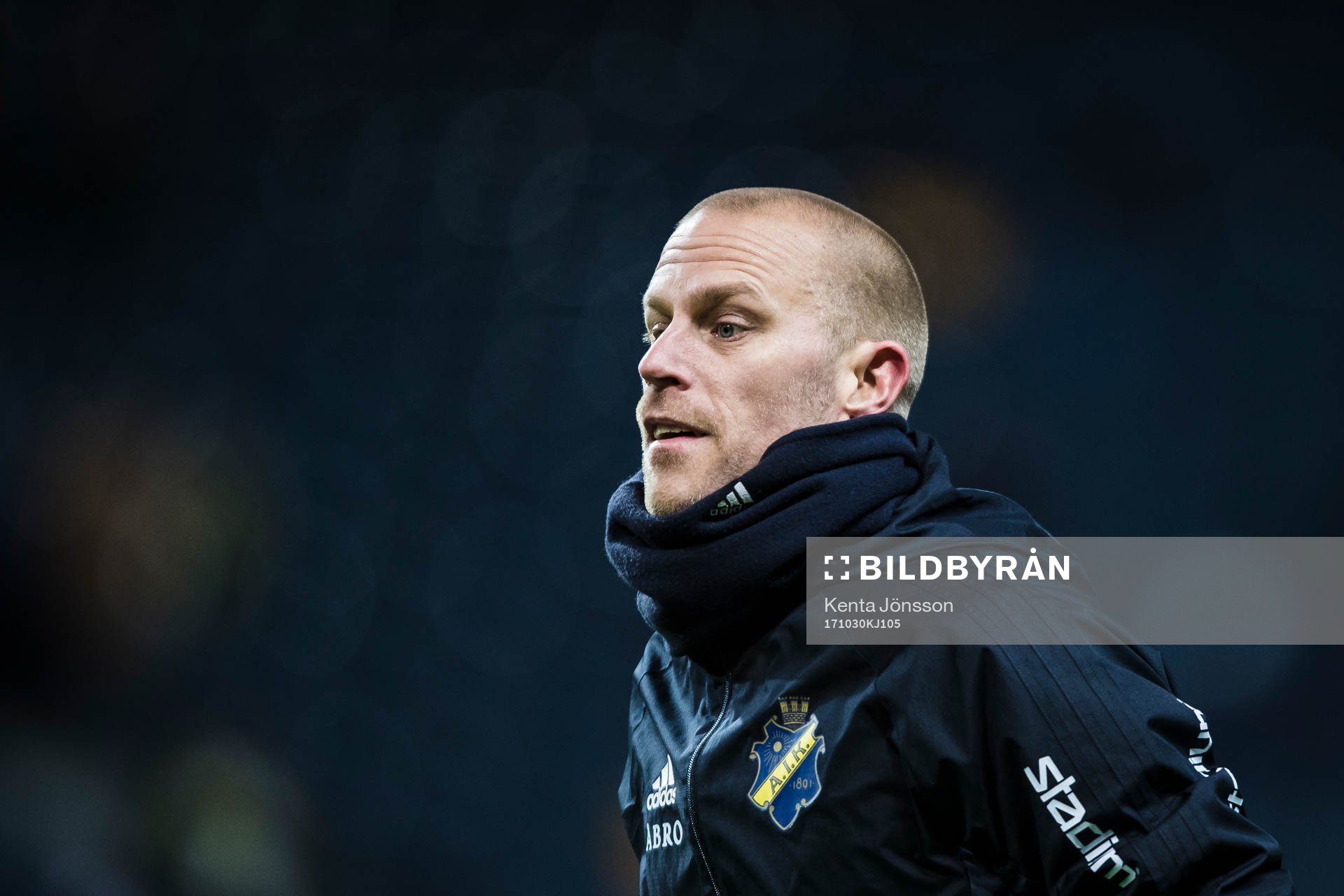 s målvaktstränare Thomas Thudin innan fotbollsmatchen i