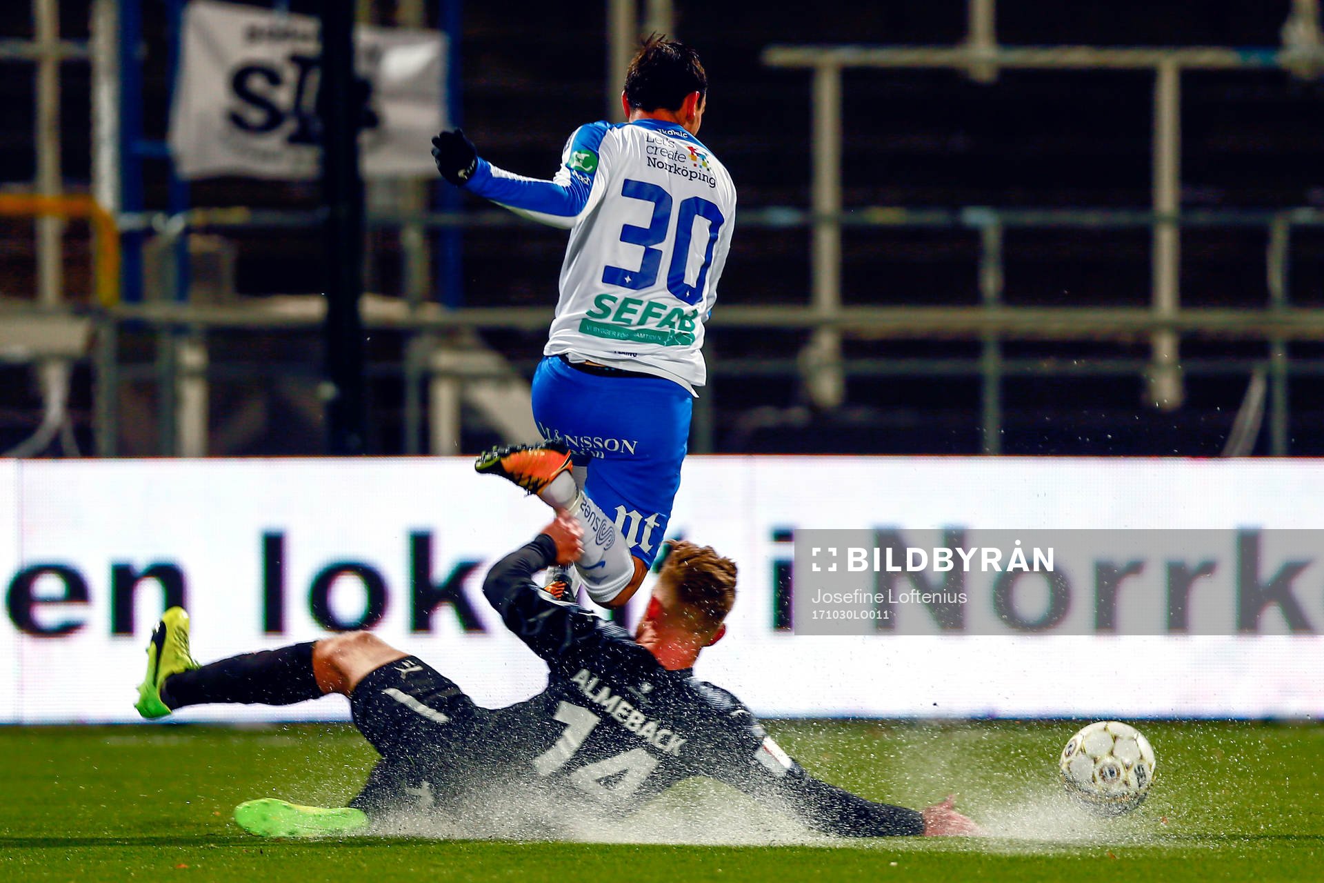 Örebros Michael Almebäck och Norrköpings Nikola Tkalcic