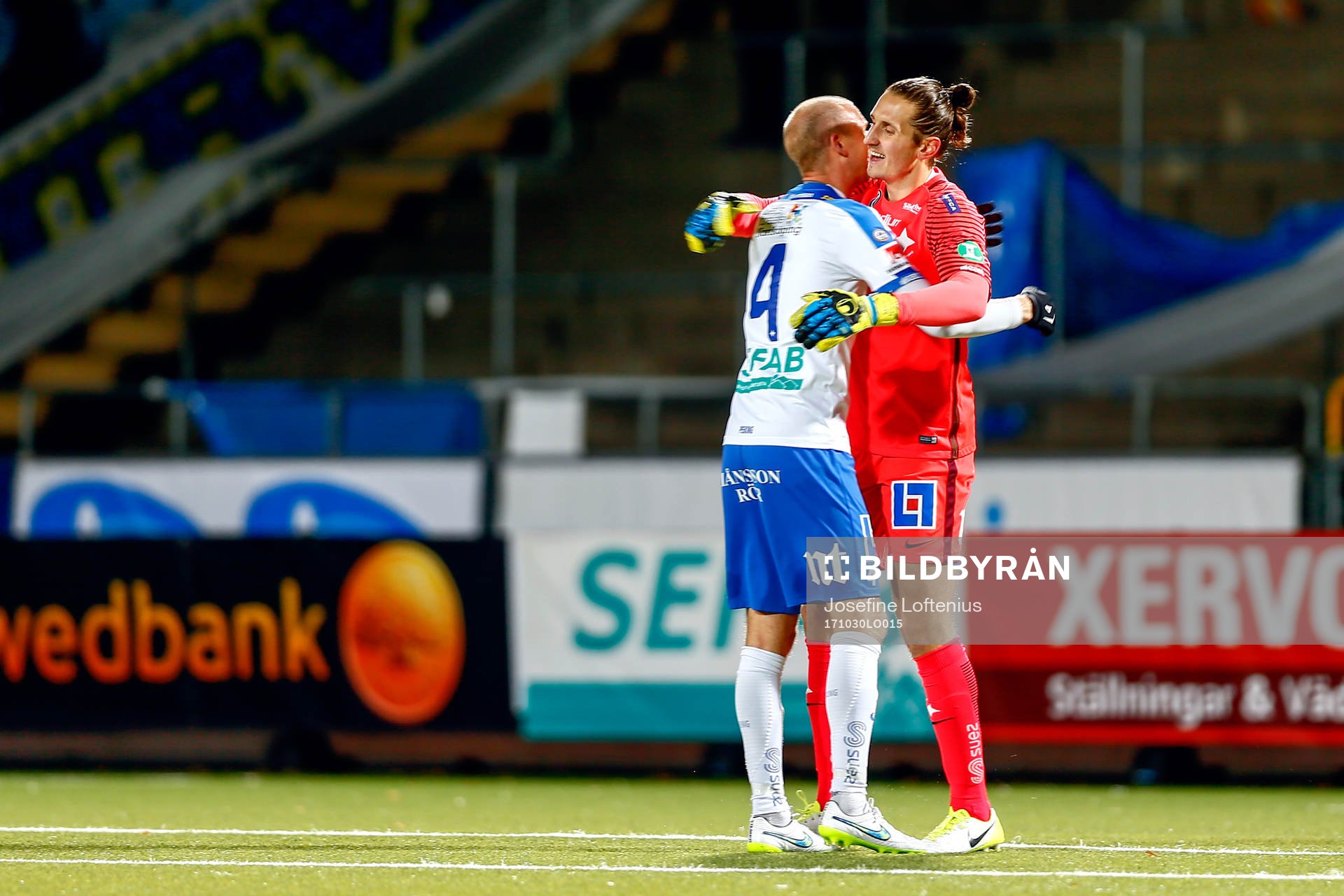 Norrköpings Andreas Johansson och målvakt David Mitov
