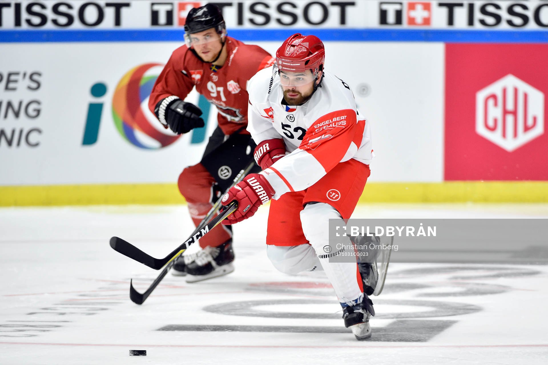 Milan Doudera of Ocelari Trinec and Max Görtz of Malmö