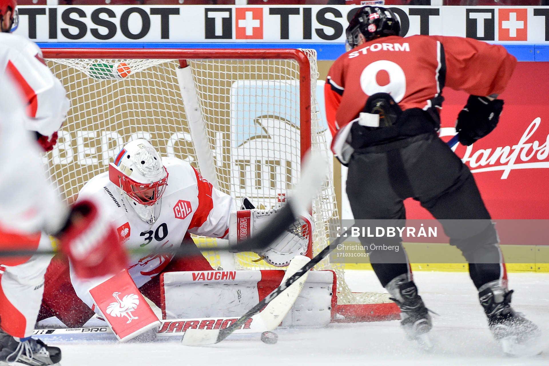 goalkeeper Simon Hrubec of Ocelari Trinec and Frederik