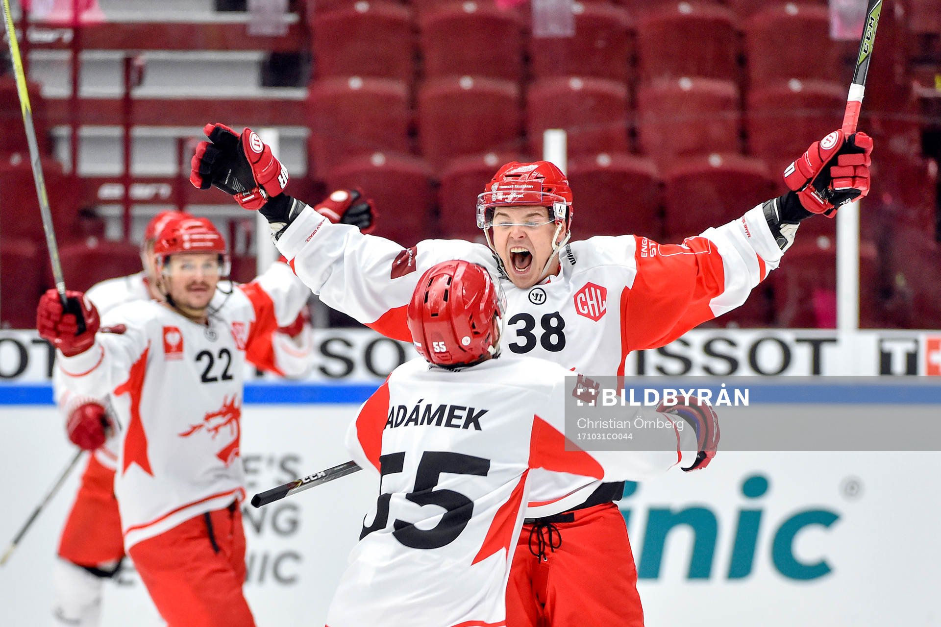Aron Chmielewski of Ocelari Trinec celebrates with his