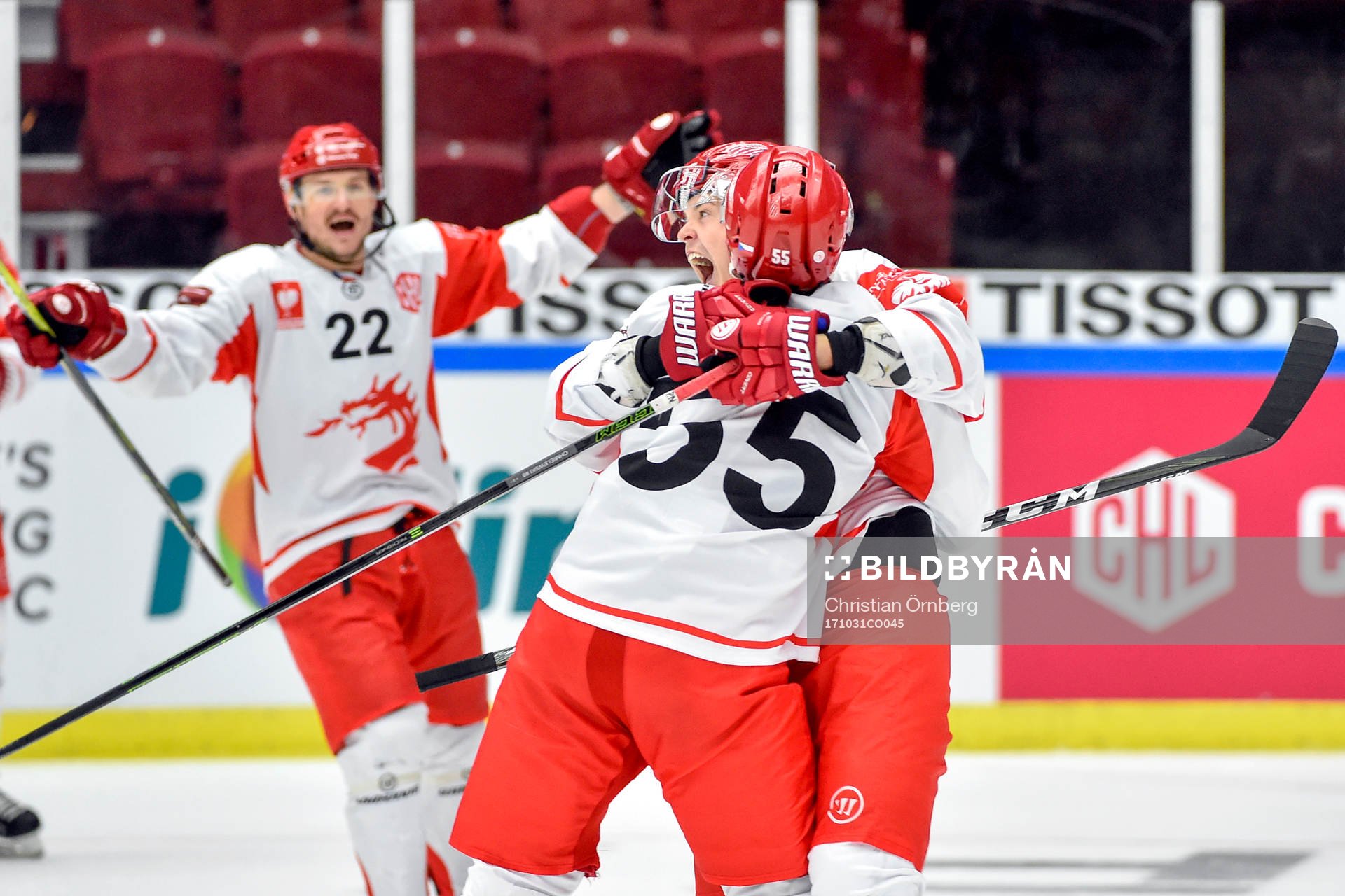 Aron Chmielewski of Ocelari Trinec celebrates with his