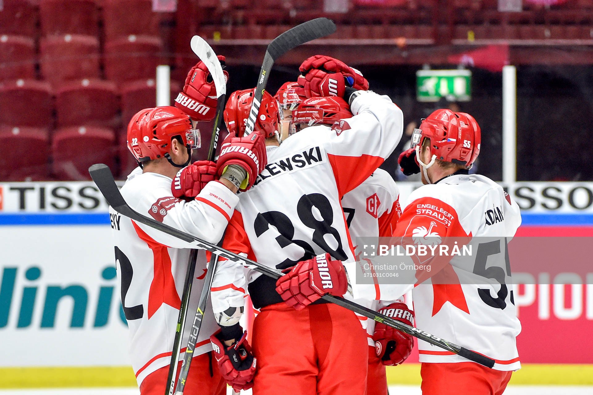 Aron Chmielewski of Ocelari Trinec celebrates with his