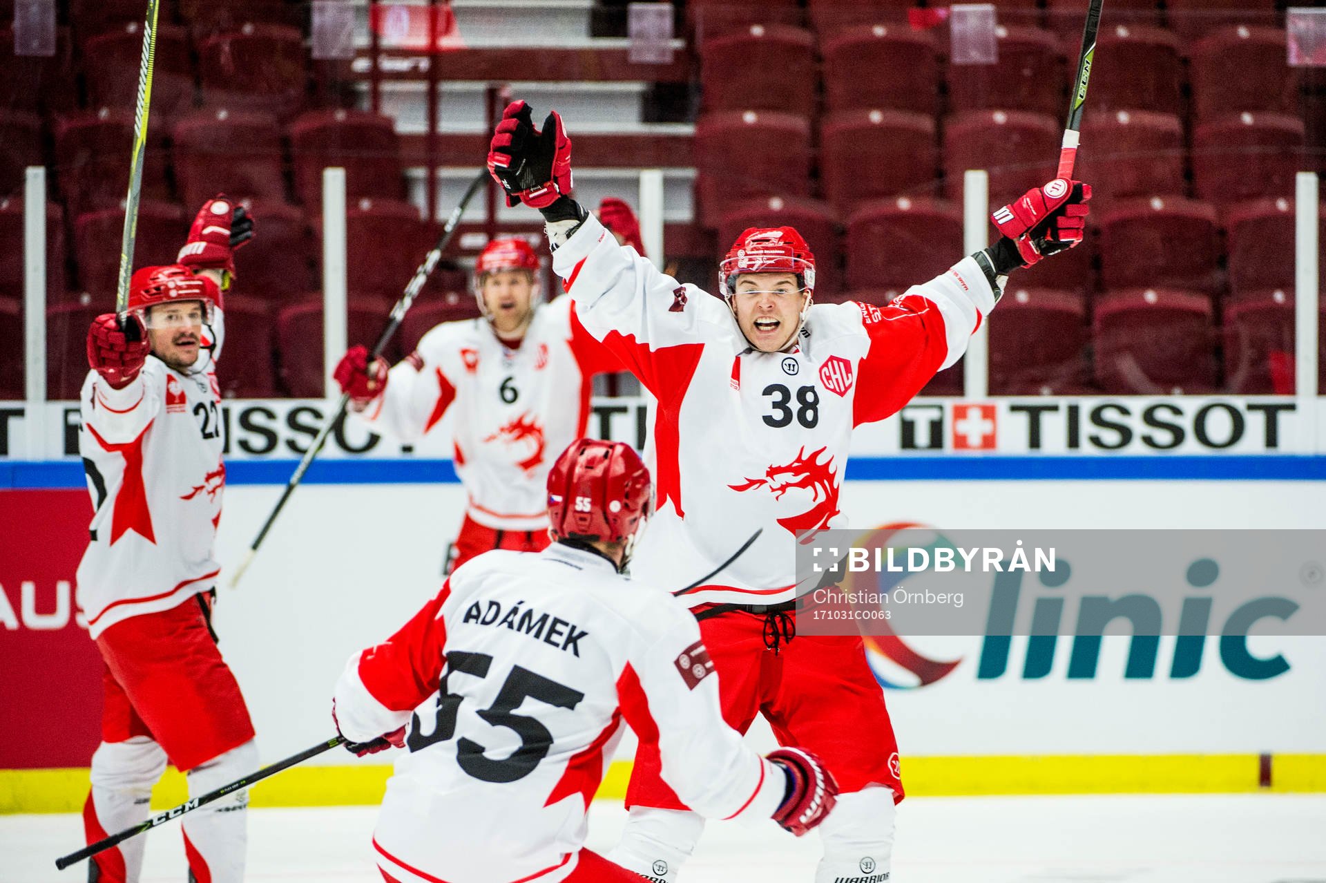 Aron Chmielewski of Ocelari Trinec celebrates with his