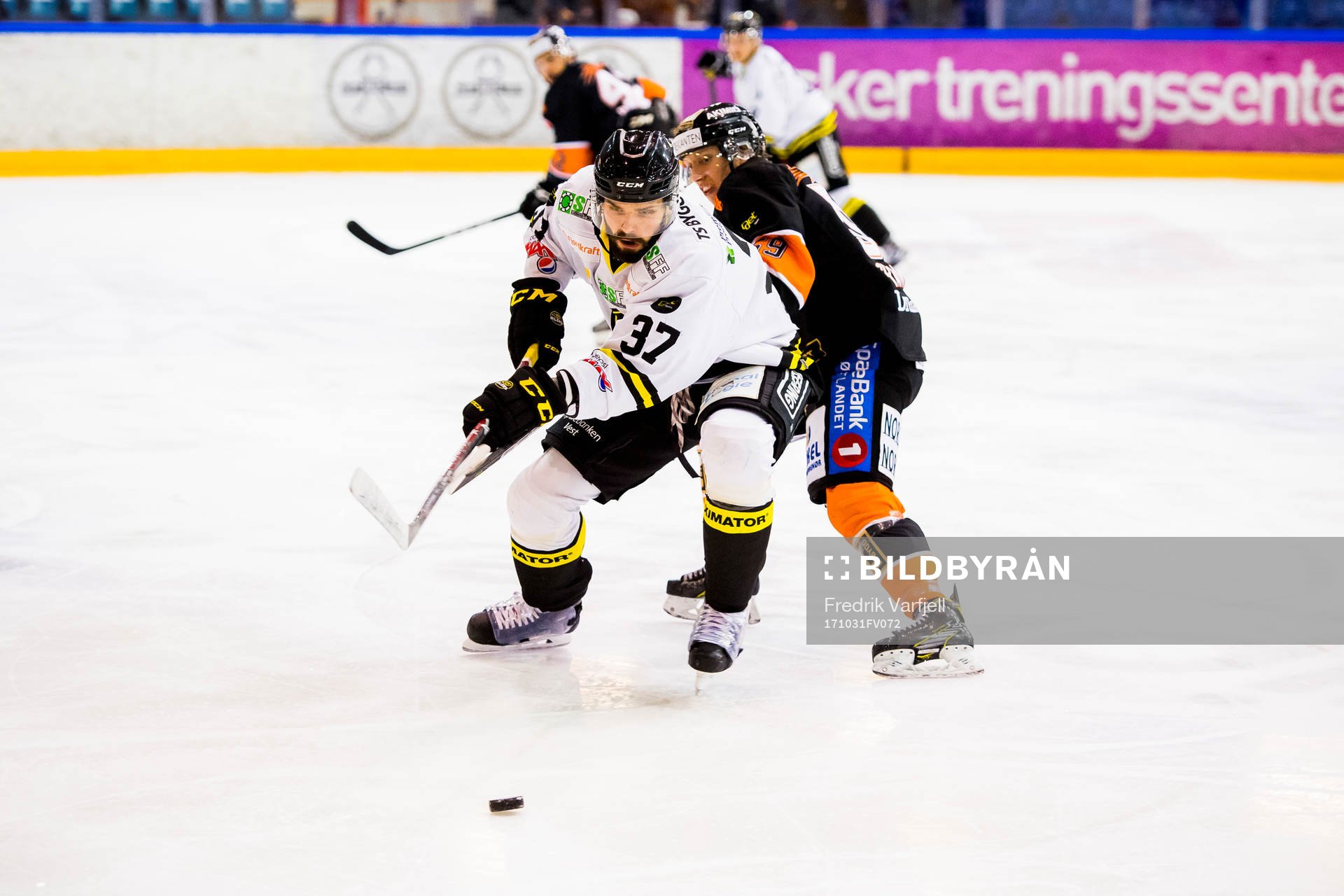 Villiam Weiby Strøm of Stavanger Oilers and Viktor