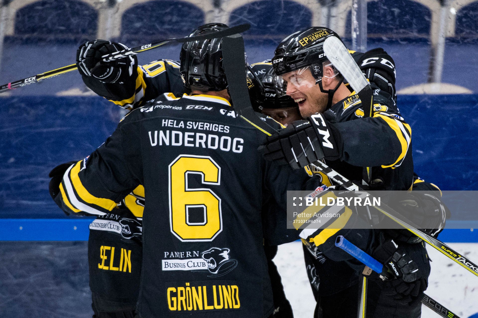 Panterns spelare jublar